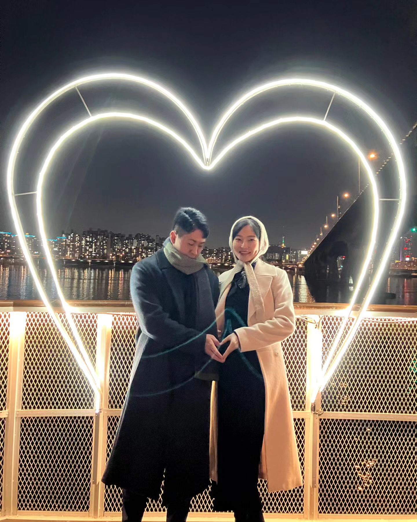 #결혼기념일 2주년💍
생각보다 안춥고
라이브 콘서트도 분위기 최고

저녁은 이마트에서 간편식 사서
축구예선전 보며 먹기⚽️

#이랜드크루즈
#달빛뮤직크루즈
#로카우스호텔