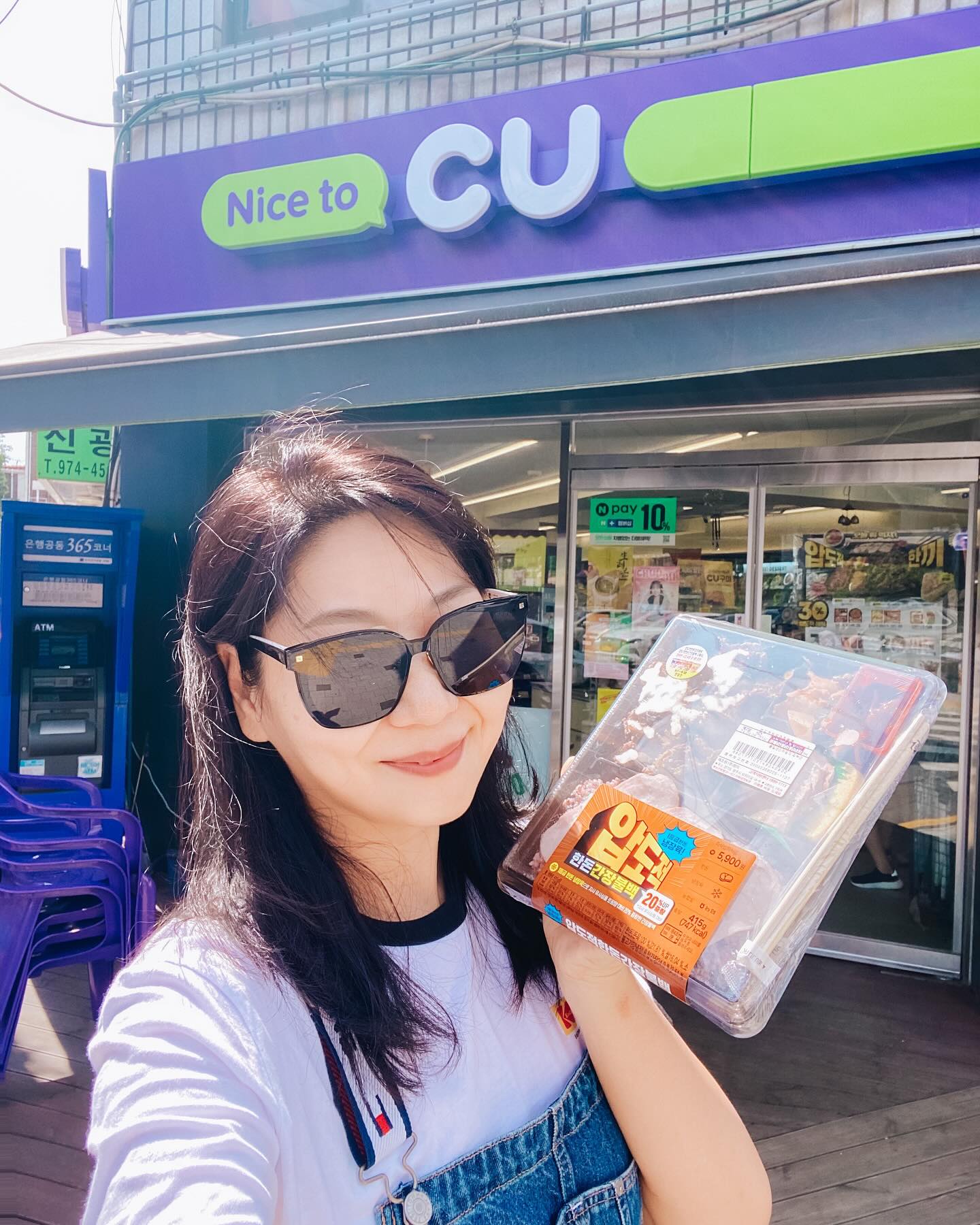 #광고 

CU 편의점에서 맛보는 압도적인 맛 
압도적인 맛과 가성비 압도적 시리즈 2탄이 출시된 거 아시나요 
압도적 간편식은 
16종으로 도시락, 햄버거, 샌드위치, 김밥, 삼각김밥까지 
푸짐한 상품 구성으로 출시 되었어요✨ 

압도적으로 대 만족!!! 

압도적 정식 도시락은 1등급 도드람 한돈 냉장육을 사용해
얼리지 않아 육즙과 육질을 최상의 퀄리티로 맛볼 수 있었어요

✔신선한 원재료를 사용하고 푸짐한 게 특징!! 
기존 상품 대비 고기 반찬을 20%나 증량했다고 하던데
먹어보니 고기양이 풍성해서 끝까지 맛있게 먹을 수 있더라구요 

압도적시리즈는 지금 이벤트 중인데요 
전국에 흩어진 <압도적 도시락>에 숨겨진 총 10장의 골든티켓을 찾는
CU와 도시락 공장 골든티켓 이벤트와 히든티켓 이벤트,
도시락 먹고 포켓 CU에서 스탬프 모으며 응모하는 CU 도사님을 찾습니다 이벤트까지 빠방!!🎇 

최고의 신선함과 가성비 압도적 시리즈로
오늘 점심 해결하고 그린캠프 2024 스탬프 이벤트로 입장권까지~~
지금 바로 CU로 달려가세요🏃‍♂️🏃‍♀️

#압도적간편식 #압도적씨유 #CU압도적시리즈 #압도적선택
#편의점도시락 #CU도시락 #CU이벤트 #CU압도적도시락 
 #압도적시리즈 #압도적경험 #편의점행사 #CU행사 #CU 
#편의점신상 #편의점한끼 #당신의_좋은친구_CU #씨유 #CU
#압도적 #압도적한끼 #최고의한끼 #편의점신상 #한끼