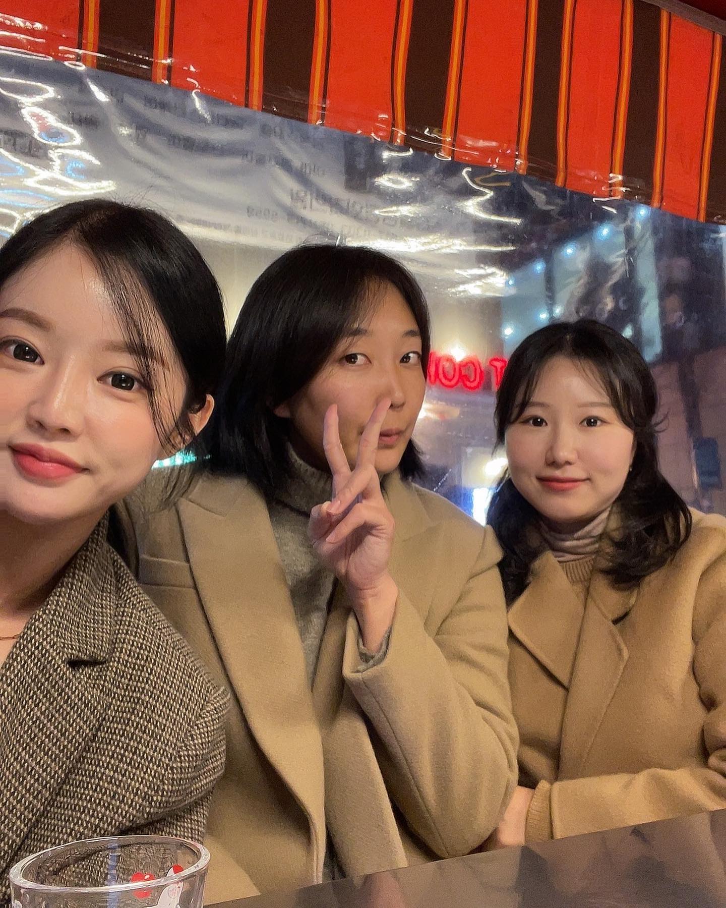 뷰산 오랜마내왔는데 너무좋아.!!!!! 간만에 콧바람쐬러나와서 둘이 신남ㅋㅋㅋㅋㅋ
만나서 갈때까지 MBTI 얘기함 어휴 지겨워지겨워 ㅠ ㅠ ㅠ

#일상 #친스타그램 #부산 #대구 #부산맛집 #부산술집 #인스타그램 #셀피 #부산까페 #전포동까페 #포차거리 #데일리 #주말