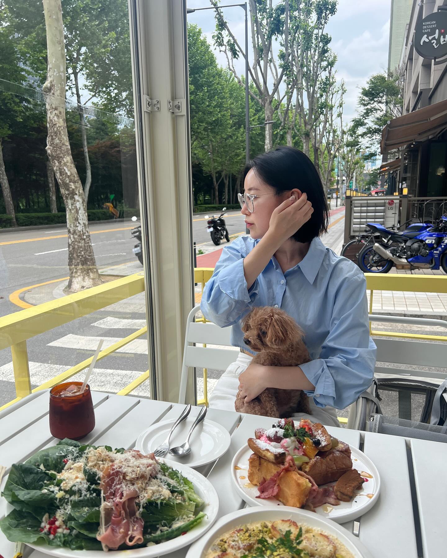 .
초코야 날씨가 넘 좋지?