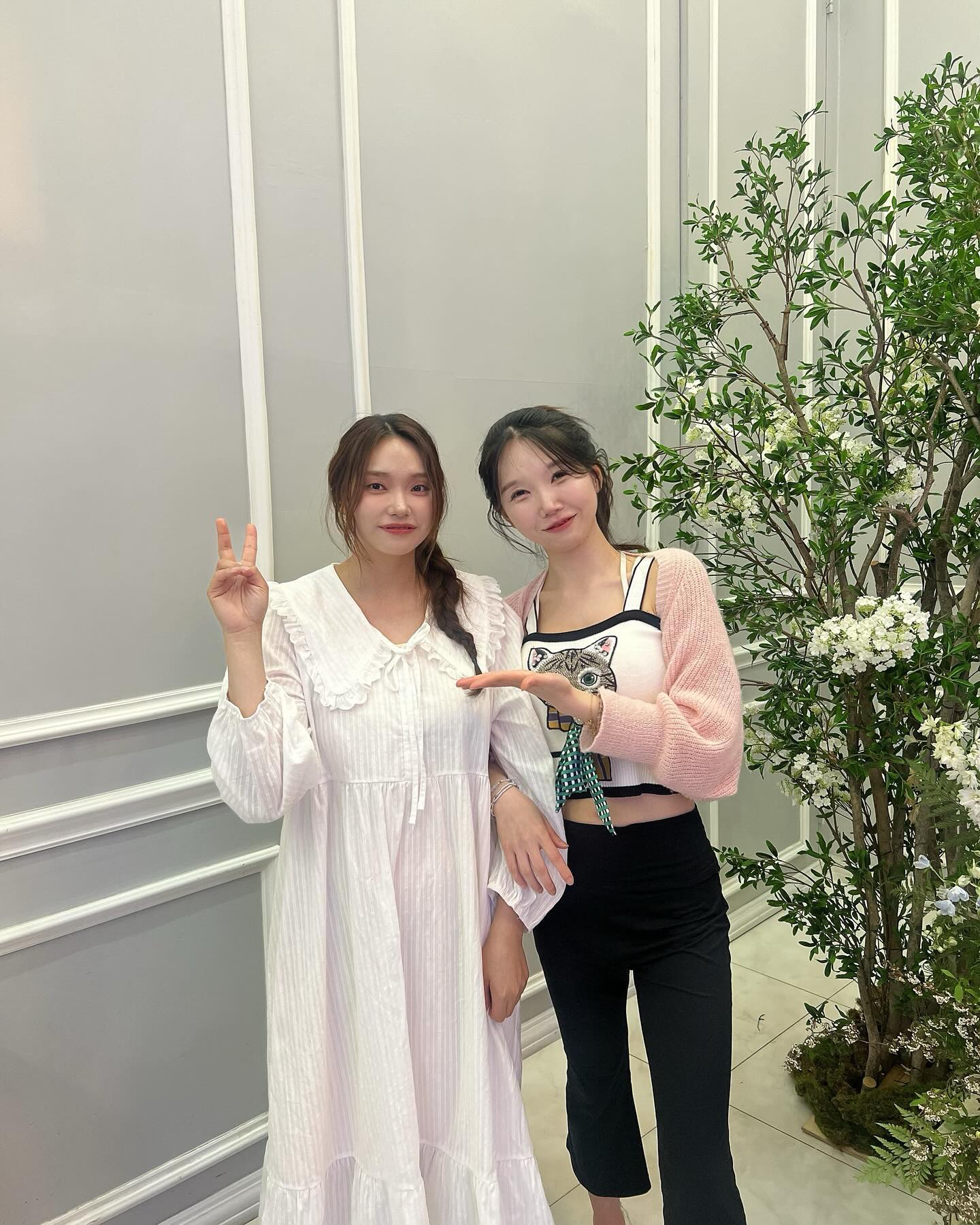 이진아님 김두희님 서진원소장님까지 ⭐️

베스트드림콘서트에서 함께한 시간 🌷
진아님 노래 참 좋아하구요 .. 
오늘 밤은 
제일 좋아하는 잠결의 슬픔으로 마무리 하렵니다!

두희님 목소리 참 졸립고 감미롭구요..!

베스트드림콘서트는 요즘 사람들에게
너무 필요하고 좋은 콘서트에요🎀 🩷

초대해주셔 감사합니다!! ☺️🌸

#베스트드림콘서트
#이진아
#요가하는여자
#다이어트요가
#요가자세
#꿀잠
#세빛섬
#세빛섬플로팅아일랜드 
#강남플라잉요가
#서보영요가