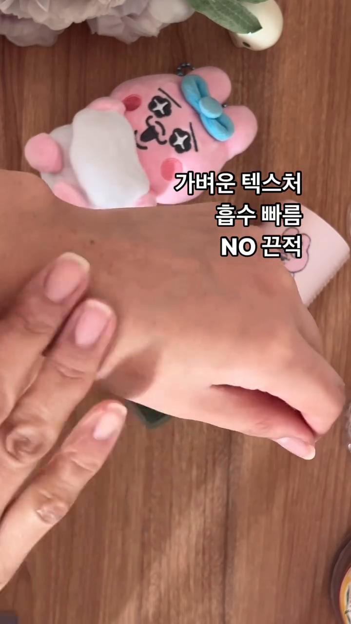 #협찬

#메디힐 #티트리진정수분앰플 
메디힐만의 독자성분인 [티트리페어™]로 
더욱 진하게 진정+보습을 느낄 수 있는 제품

자극도 없고 끈적임도 없고
여러번 발라도 쏘옥~ 흡수되는것이 괜춘
요즘같이 건조할때 여러번 발라주어 속건조 잡아줘요

내 최애 캐릭터 #빤쮸토끼 와 콜라보❤️
정품에다가 빤쮸토끼 헤어롤 증정 기획세트
놓칠 수 없지요~

메디힐 x 빤쮸토끼 #올영픽
(12/31~1/31)
티트리 진정 수분 앰플 (빤쮸토끼 헤어롤 증정) 
32,000원->18,900원

#메디힐앰플 #앰플추천 #올영추천 #빤쮸토끼헤어롤
#올리브영추천 #메디힐빤쮸토끼 #오판츄우사기