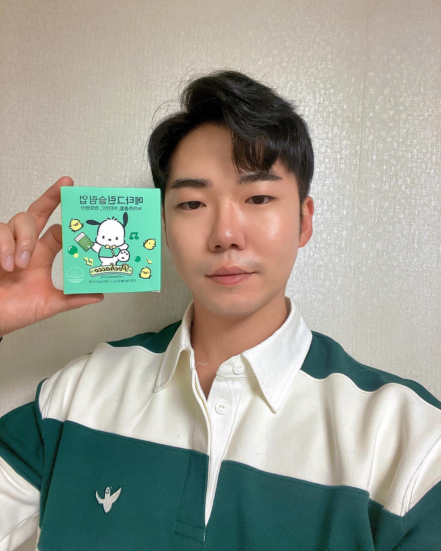 #광고
메타그린 슬림업 포차코 에디션 출시!
다이어트 시작하면서 제일 먼저 생각난
보조제인데 너모 귀여운 버전이네요😏

바이탈뷰티에서 다이어트 능력고사를 봤더니
예상을 벗어나지 않은 결과가 나왔어요ㅋ
https://www.metavv.com/content/10866847

1일 1회, 식후 3정씩 먹으면 되는데
크기가 작아서 먹기도 편하고 휴대도 좋슴다
섭취한지 7일 정도 된 것 같은데
확실히 마음이 편안한 기분이구요..(?)

체급이 아무리 좋아져도 확실히 체지방을
관리하고 안 하고는 차이가 큰 것 같아요
메타그린 슬림업의 주원료인 카테킨은
식후 식이지방과 콜레스테롤이 쌓이는 것을
막아줘서 체지방 감소에 탁월합니다✅

이번에 포차코 특별 프로모션 진행하는데
올영 단독 기획이고 콜라보 제품 구매 시
포차코 파우치 증정에 최대 30%할인입니다!
저처럼 보조제 하나씩 끼고 사시는 분이면
이번에 꼭 한 번 운동과 병행해보세요👶🏻

✋🏼팝업스토어 소식
아모레 성수 10/24~11/5
올리브영 강남 11/1~11/14

그리고
메타그린 슬림업X포차코 샘플링 키트로
5일 동안 체지방 감소를 체감해볼 수 있는데요,
메타그린 체감챌린지에 참여하고
호텔 숙박권, 에어팟 맥스 포함
푸짐한 선물을 받아가세요🙌🏼

#바이탈뷰티 #메타그린 #메타그린슬림업 #체감챌린지 #올리브영추천템 #올영세일 #다이어트보조제 #다이어트추천 #포차코