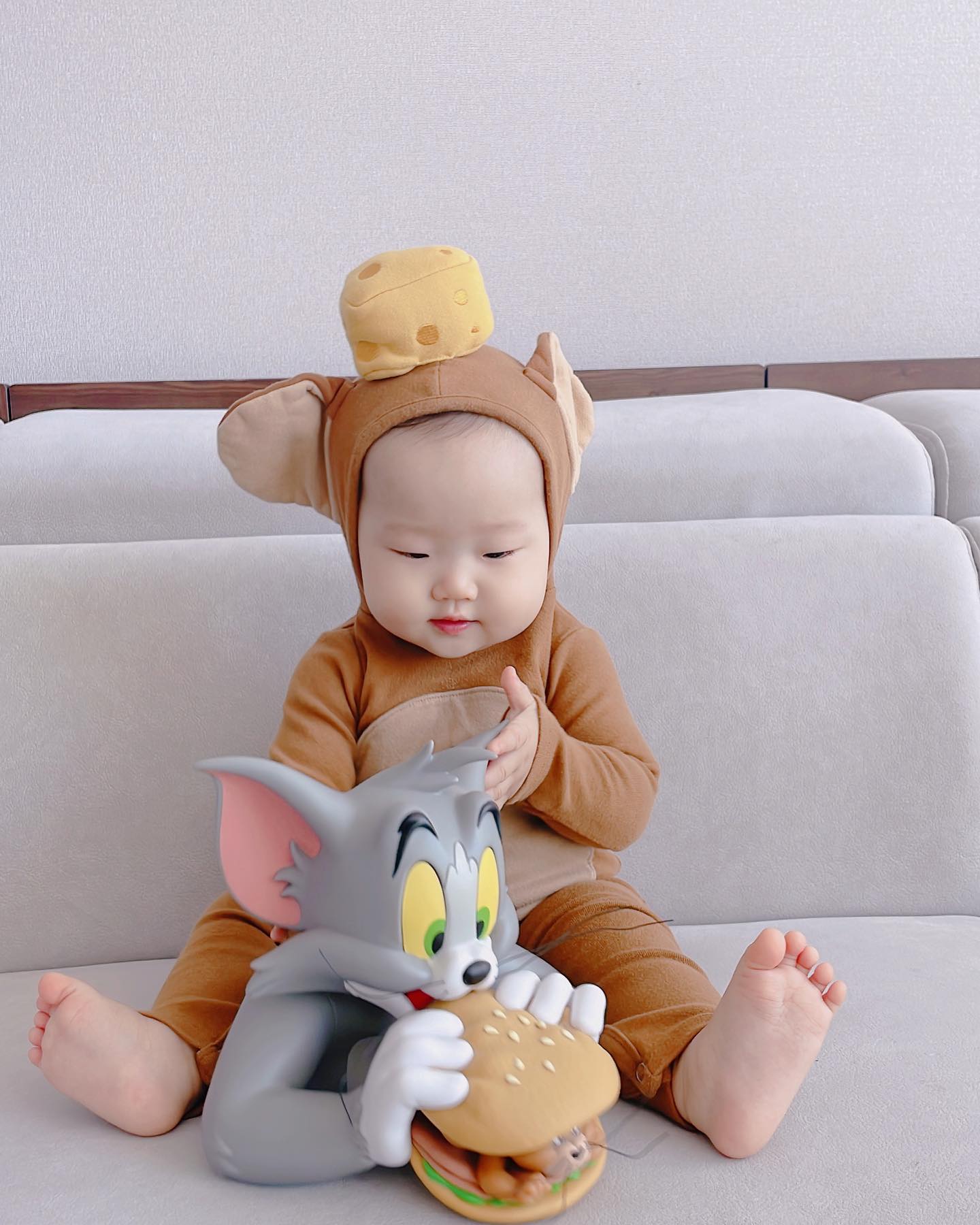 깨물어주고 싶은 제리🥺
볼살 똥똥 귀야워

엄지 이모 고마워용💖