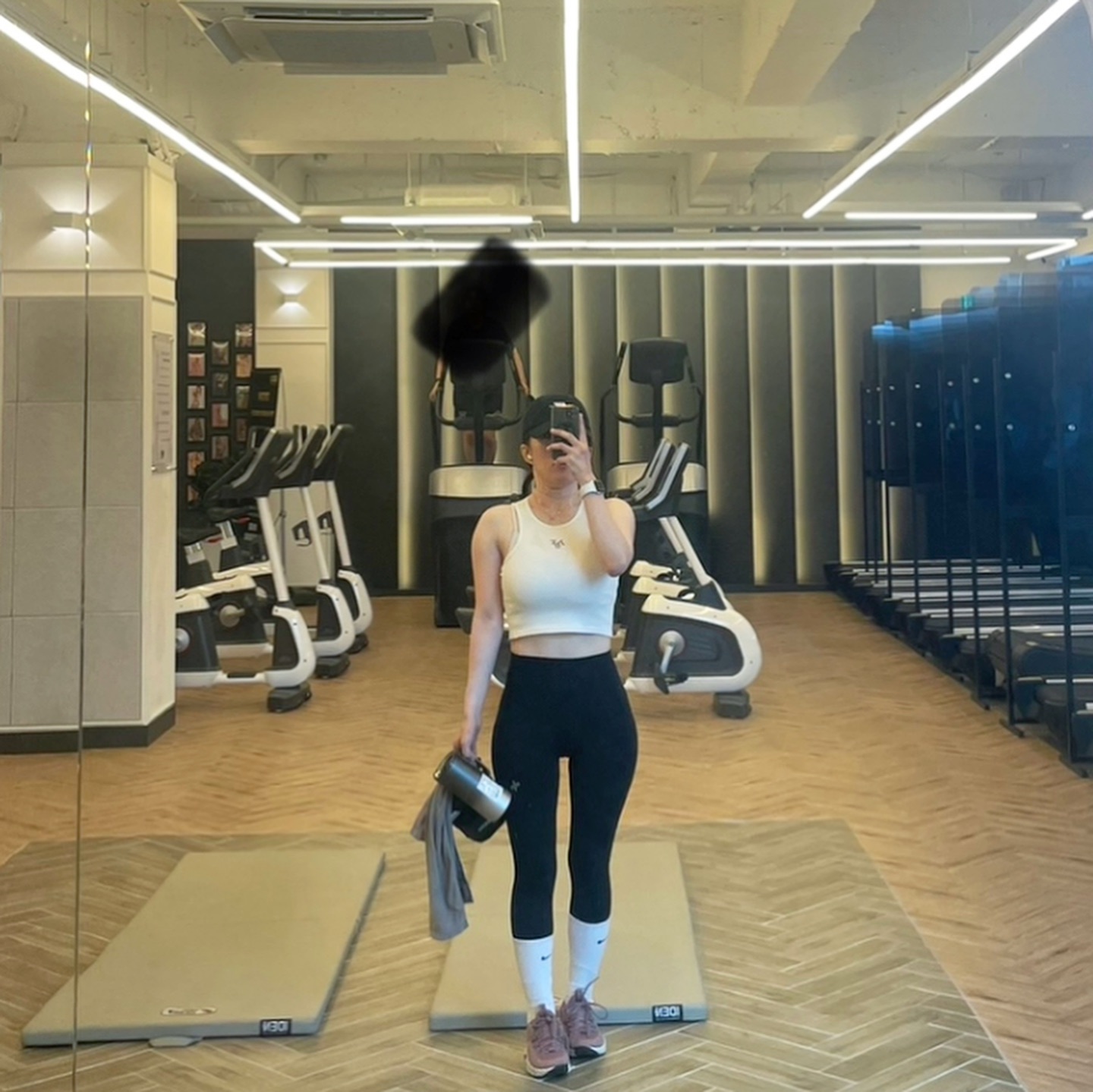 #오운완인증 #주말오운완
✅ 가/등 데이 1시간
-
오늘 유산소는 헬장까지 왕복 걷기!
화욜 등하고 너무 피곤해서 한주 쉬었어요..
너무 잘 쉬고 체력 회복하고 오늘은 가등 데이👍
내일은 헬스모임에서 어깨하기로 ㅎㅎ
-
마지막 사진은 남문 진미통닭🥨
오랜만에 삼촌들과 할머니 오셔서 맛있게 먹었어요😊
-
나의 인태기 언제 돌아가…
