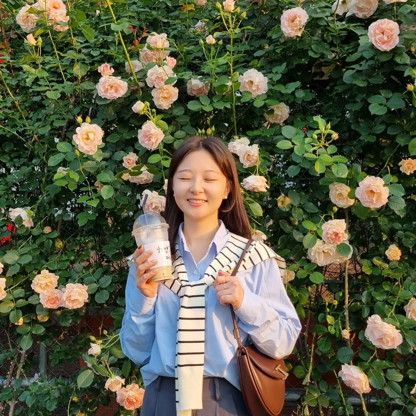 왕 장미🌹 왕 많이 핀 예쁜 화명 장미원☺️
튤립은 내년에 꼭 봐야지😆

가야 공원집 시냇물소리 졸졸 오리불고기
볶음밥까지 알차게 쓱싹 보양 잘 했당😋😋😋

.
.
.
.
.

#화명장미공원 #부산장미 #부산5월꽃구경 #부산봄꽃 #가야오리고기 #가야공원집 #오리불고기 #야외오리고기집 #보양식냠냠 #먹스타그램 #먹팔해요