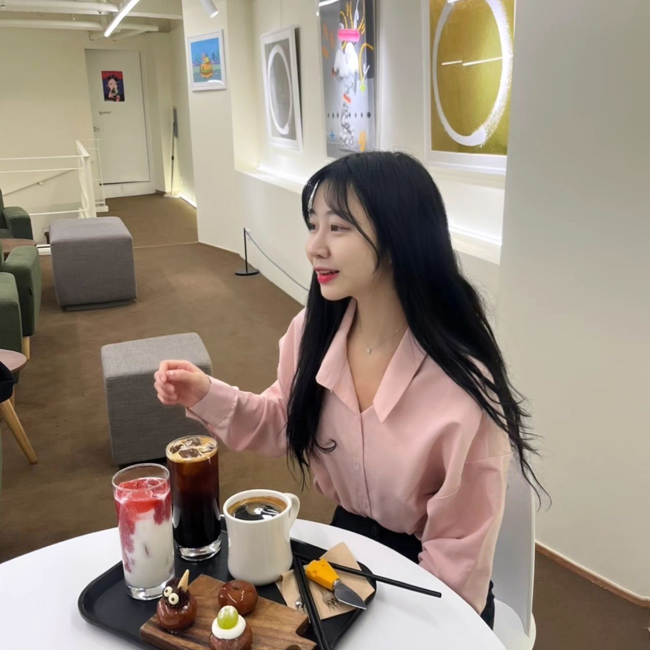 양재시민의숲 직장인 추천 카페💓 #스위티몽거 

#개성주악 맛이 궁금해서 달려간 스위티몽거!!
약과같으면서 약과 아닌 약과같은 맛!
한번쯤 먹어볼만한 신기한 식감이다❣️
친구의 표현을 빌리자면.. 찹쌀도너츠 100개 응축시킨맛!?!