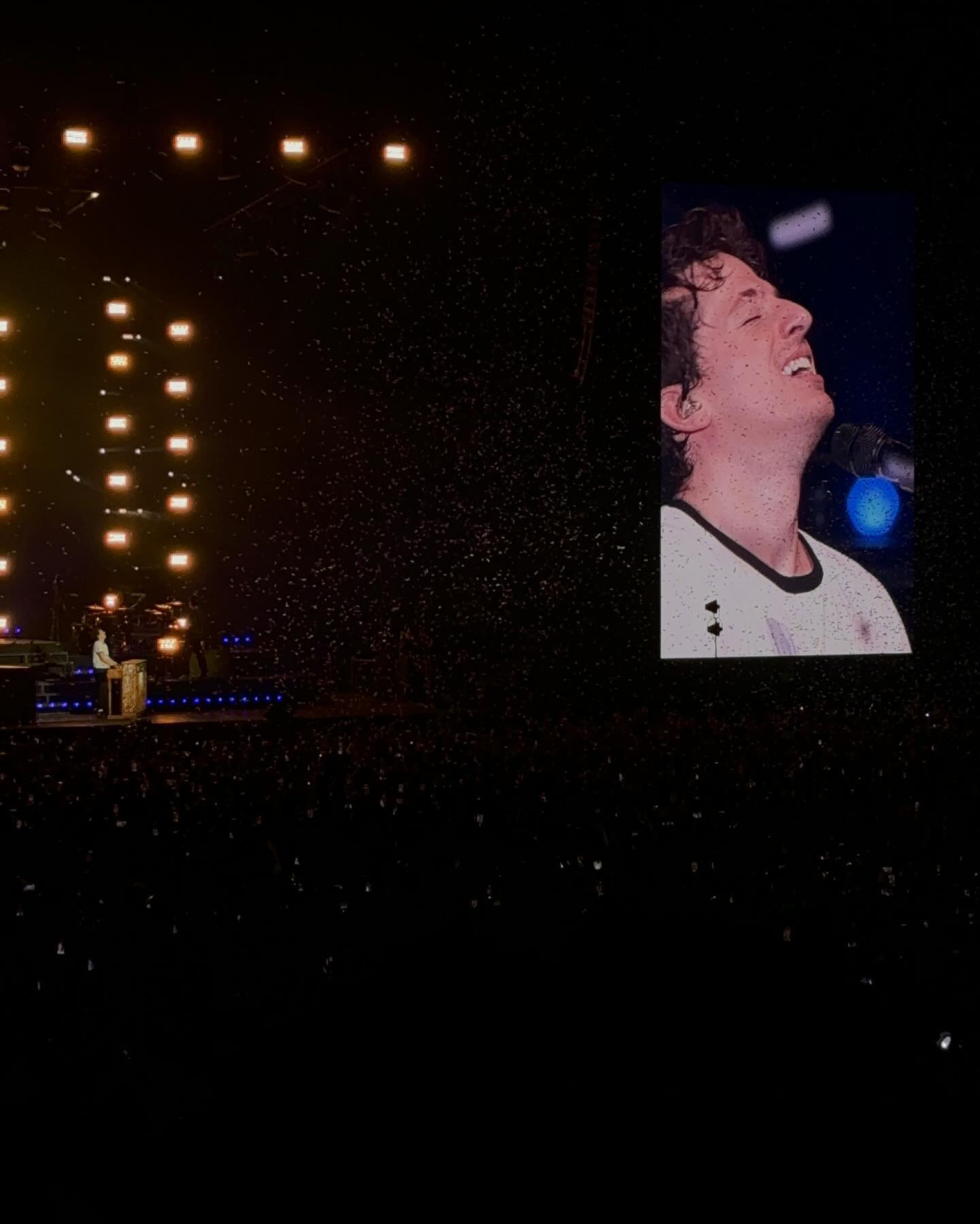 charlieputh 🎤🎶
소원이라니까 바로 티켓 구해준 오빠 최고ॱଳ͘ 
공연 보다말고 내가 좋아하는 모습 담고 싶다고 나 찍고있구
올해 중에 제일 행복한 하루...🖤
