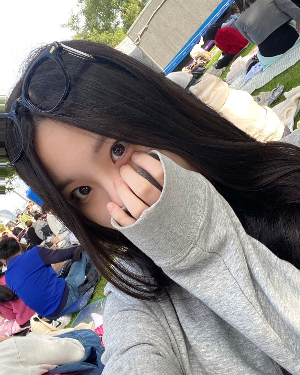 요즘 뿔테안경이 유행이라길래 뺏어옴 🕶✌🏻