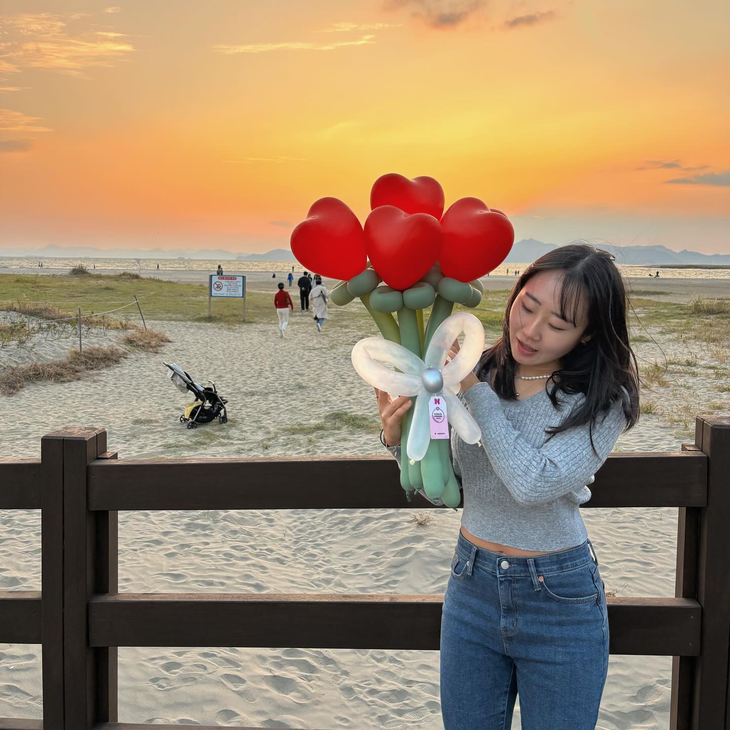 나이 먹어서 긍가 여러모로 무기력하고 기대도 감흥도 없었던 올해 생일! 내가 젤 좋아하는 가을날씨에 진짜 소중한 사람들이 바쁜 일상 가운데 기억해주고 축하해주는게 쉽지 않은 일이란걸 알기에 함께함이 더 감사했던 곤듀생일🎂