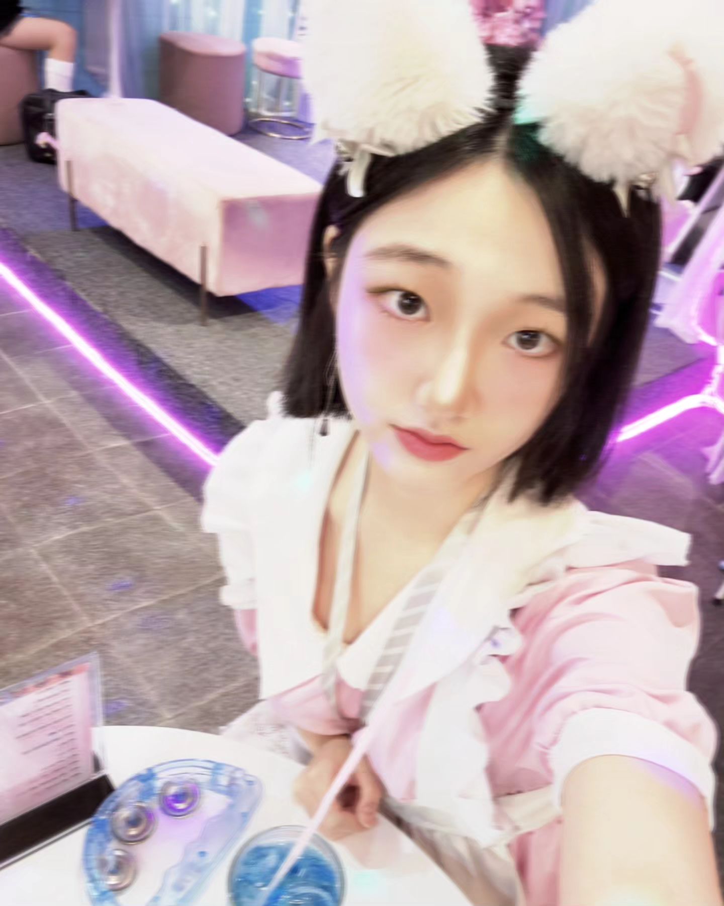🩷🤍

#maid #maidcafe #pinkmaid #cosplay