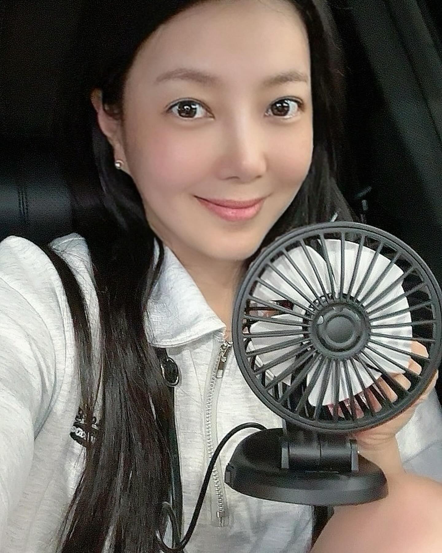 #협찬 
ㅡ
정말 요새 미친 더위때문에 차안 온도도 엄청 높은데요!
이런 무더위에는 에어컨을 틀어도 더운데
이럴때 사용하기 좋은 블랙팟카큘레이테🎶
.
후끈후끈한 차안 공기를 에어컨이 닿지않는곳까지 
바람이 전달되서 정말 차안이 빠르게 시원해져요!
차량 어디든 설치가능하니까 갓벽👍🏻
.
차량뿐만 아니라 실내,실외 외출할때도 챙길수있고
캠핑이나 란딩갈때도 넘나 유용할꺼같아서
요거 여름 필수템 인정이예요💕
.
ㅡ
blackpod__official
#블랙팟 #블랙팟카큘레이터 #카큘레이터 #차량용품 #차량꿀템 #새차선물 #자동차용품 #자동차꿀템 #차량필수템 #자동차필수템 #여름필수템 #여름꿀템 #차박꿀템 #차박필수템 #더위꿀템 #공기순환 #차량용선풍기 #차량용서큘레이터