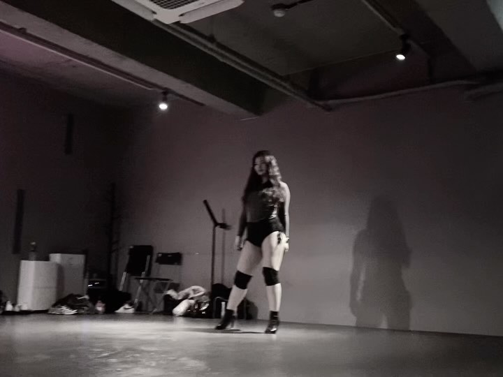 #yerochoreography 

귀한시간 내서 제 첫 쉐어에 와준 모두들 감사랑러브유쏘머치!!!! 
10분만에 거울에 습기가 다 차서 너무 놀랬어요 그대들 열정 ❤️‍🔥
다음에도 기회가 된다면 더 넓은 곳에서 쉐어 열어보도록 하겠슴니다 🫰

vedothesinger #sexroom 
#choreography #choreo #heels