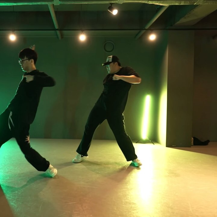 + Jealousy +
🧠 youny0un #choreography #choreographer #choreo 
🎧 #fkatwigs #jealousy 
📍 playtheurban 
너무 즐겁고 유익했던 시간🙏 아직도 그 행복의 여운이 가득해요🤤💕