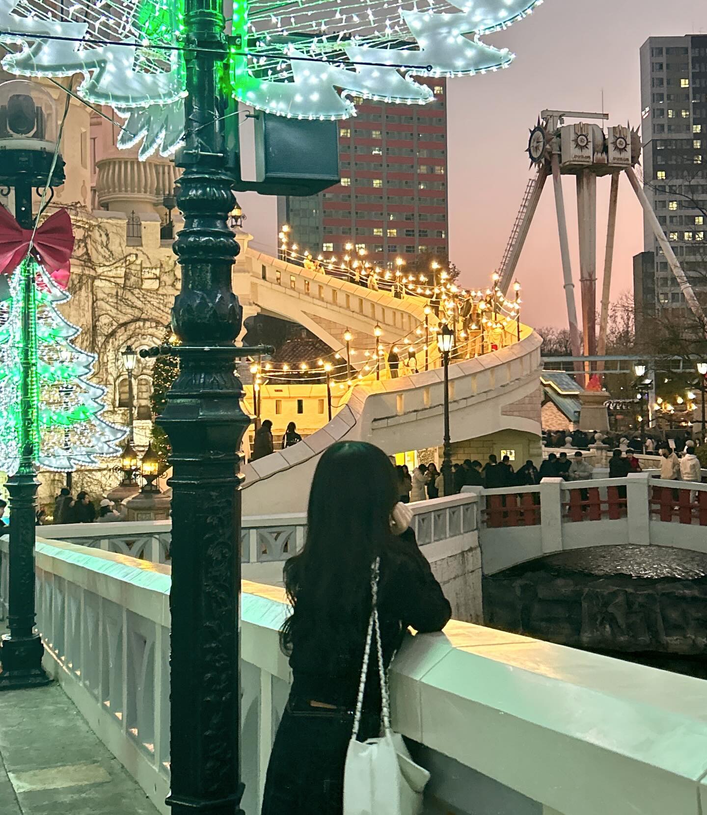 완져니 클스마스잖아🎄🎅🏻🔔
.
.
#롯데월드 #크리스마스