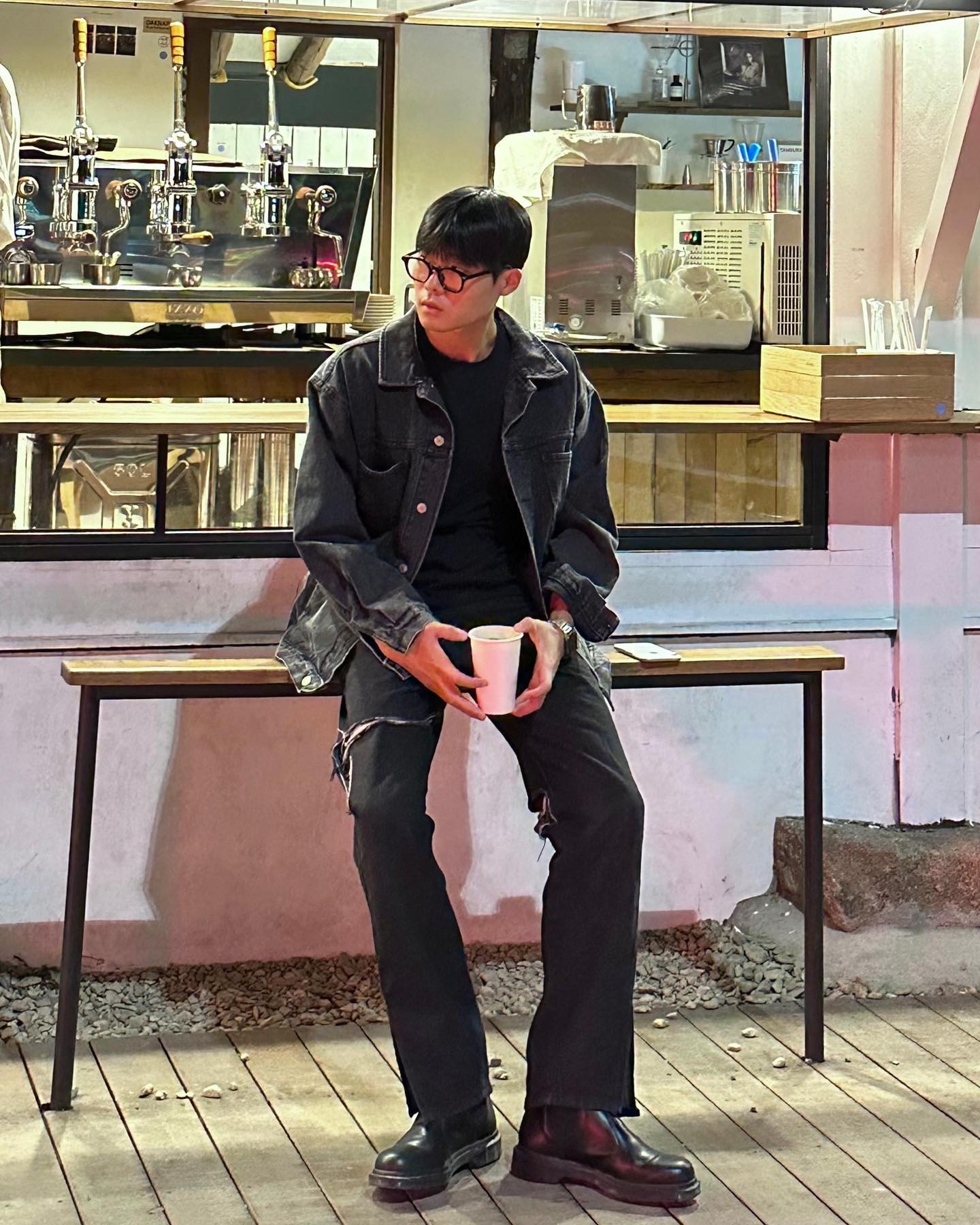 어…추운데??나만 겨울 좋아하나
.
.
.
.
.
.
#룩북 #코디 #남자코디 #남친룩 #데이트룩 #데일리 #오오티디 #셀카 #오운완 #헬린이 #헬스 #눈바디 #흔남 #흔녀 #가을코디 #00 #좋반 #좋튀 #카페 #핫플 #추석 #축제 #대학생 #맛집 #패션 #옷 #협찬문의 #소통 #겨울 #청자켓