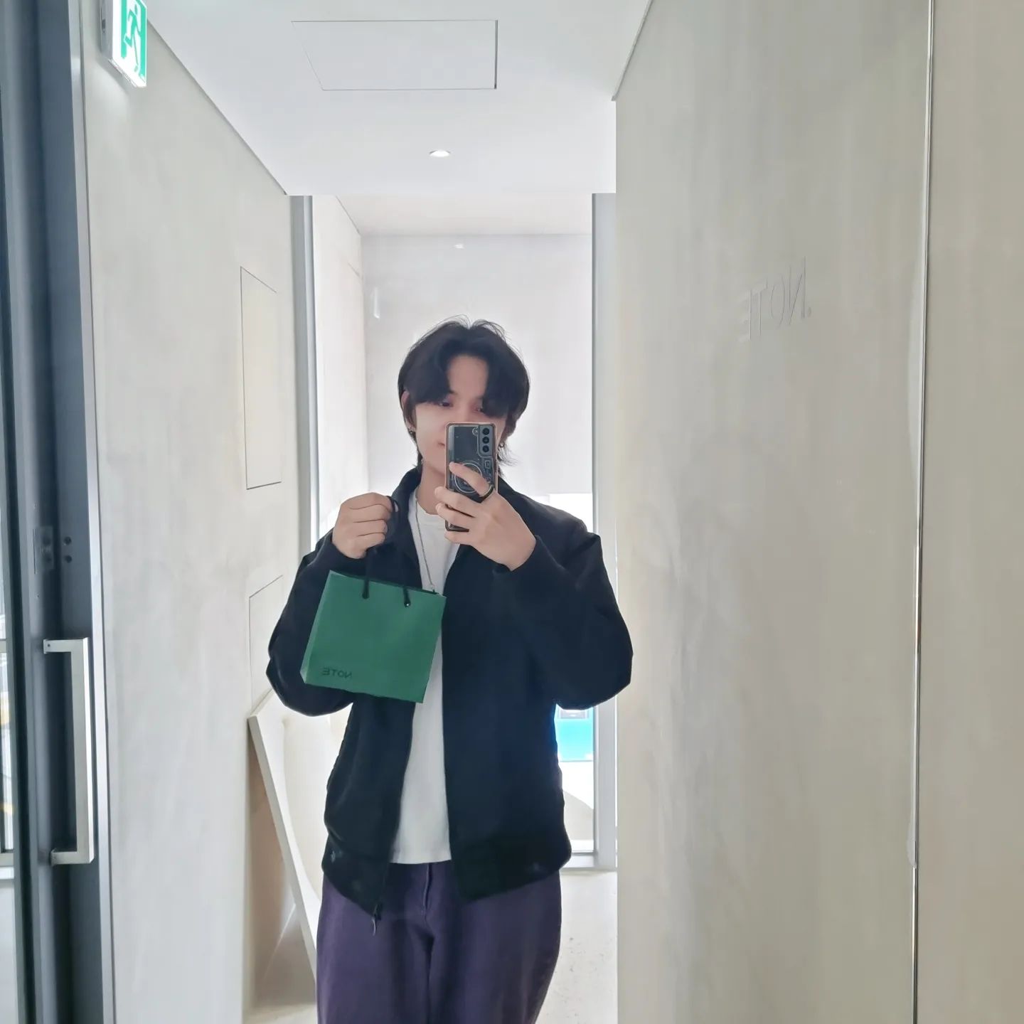 #협찬
(dotnote.perfume)

🎈향수공방이여서 내 마음대로 향수를 만들수 있어서 좋았어요!! 그리구 제품들이 좋아서 그런지 냄새가 오랫동안 유지되서 정말 좋더라구요!!🔥

🎈향수공방은 처음 가보게 되었는데 만드는데 흥미가 생겨서 다시 한번 기회만 되면 이용해 보고 싶어요!! 참고로 커플끼리 데이트하기도 딱 좋은 장소 인거 같아요~ 커플분들에게 강추~~🎉

🎈매장이 되게 깔끔하게 구성되어 있어서 부담없이 편하게 이용할수 있을거 같아요! 제 tmi이지만 요즘에 청결에 많이 민감해져서 조금이라도 더러우면 찡그리는 표정을 짓는게 버릇이 되버렸는데 그런 표정 짓지도 않고 쾌적하게 잘 이용한거 같아요!! 청결도 최고👍👍

#닷노트 #홍대향수공방 #홍대원데이클래스 #홍대역실내데이트 #홍대역놀거리 #서울향수공방 #향수만들기공방 #홍대실내놀거리 #서울공방데이트 #홍대이색데이트 #홍대역이색데이트 #뚝섬역데이트 #서울실내데이트 #서울이색데이트 #서울핫플 #서울원데이클래스 #공방데이트 #홍대역데이트 #홍대핫플 #홍대데이트코스 #perfumeworkshop #perfumeDIY #perfumemaking #.NOTE #dotnote
