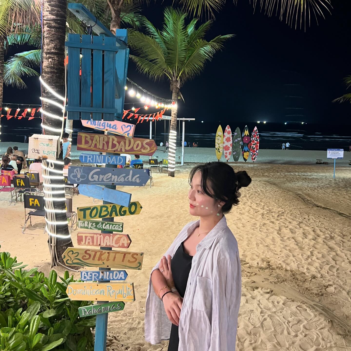 두번째 다낭. 이번엔 호이안에 머물다가 돌아오기 직전 미케비치 🌴 해운대 비슷한 느낌에 실망했다가. 예쁜 스팟 찾아준 남편 덕분에 사르르🩵