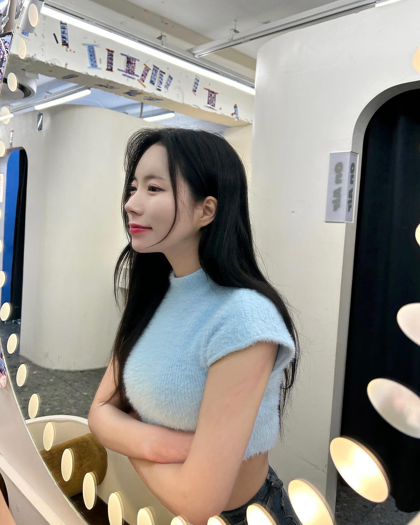 을큰하게 눈풀려서 거울이랑 눈싸움중(๑◕︵◕๑)