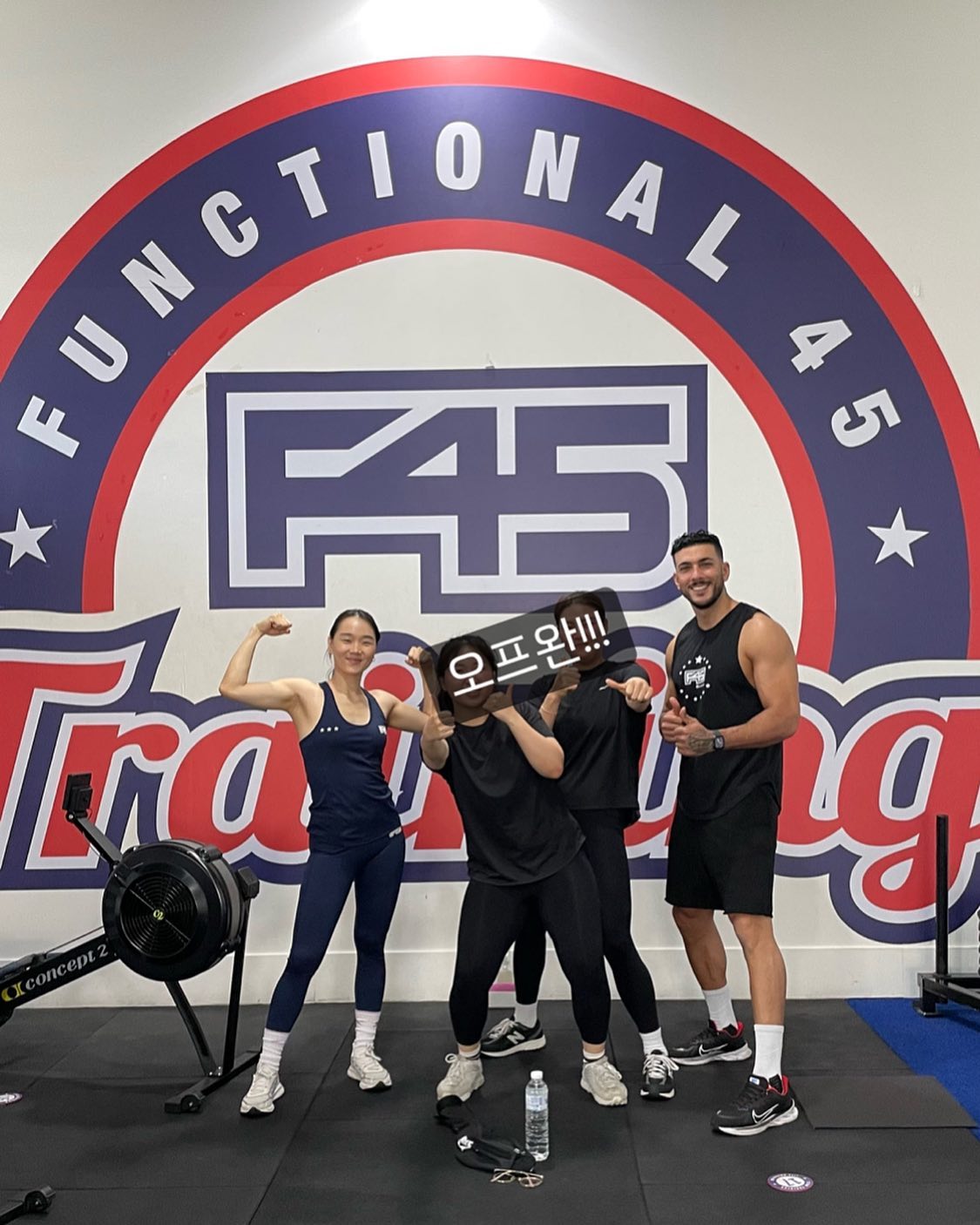 #방콕 #f45 #원정운동 #오운완
오늘은 스페셜 오브 스페샬이다!!
태국 프사오를 경험했다! 
토요일은 60분짜리인데 타지에서 우리가 해냄!!!

한국 코치님들과 결이 조금 다른듯하다.
원모얼원모얼!! 패스트패스트!! 고고고 레이디!!!

극한으로 몰아주셔서 감사합니댜...
덕분에 오늘 푸팟퐁커리가 꿀맛일거같아요..❤️