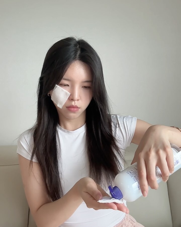 #협찬 #하또무기스킨 naturie.korea 🧏🏻‍♀️
알코올프리로 청량한 수분감이 가득하여 아침 스킨으로 추천하고싶은 #하또무기 스킨은 사용하면 하루종일 #유수분밸런스 유지해주어 침투력 높은 워터타입으로 보습력을 160%개선 해주어요!☺️✨
피부 진정 개선과 피지량 감소, 피부 각질 개선 등 과도한 유분과 피지 정돈이 필요한 피부에게도 추천 드려요!🥺💕
#대용량토너 여서 더욱 부담없이 사용 할 수 있고 #올리브영스킨 이라 불릴정도로 유명한 #스킨케어 제품이에용🫶
쿠팡에서 하또무기스킨을 구입하시면 트레블키트 증정중이오니 잊지말고 혜택 받아가세용~💛
링크: https://www.coupang.com/vp/products/7809624381?itemId=21179411975)