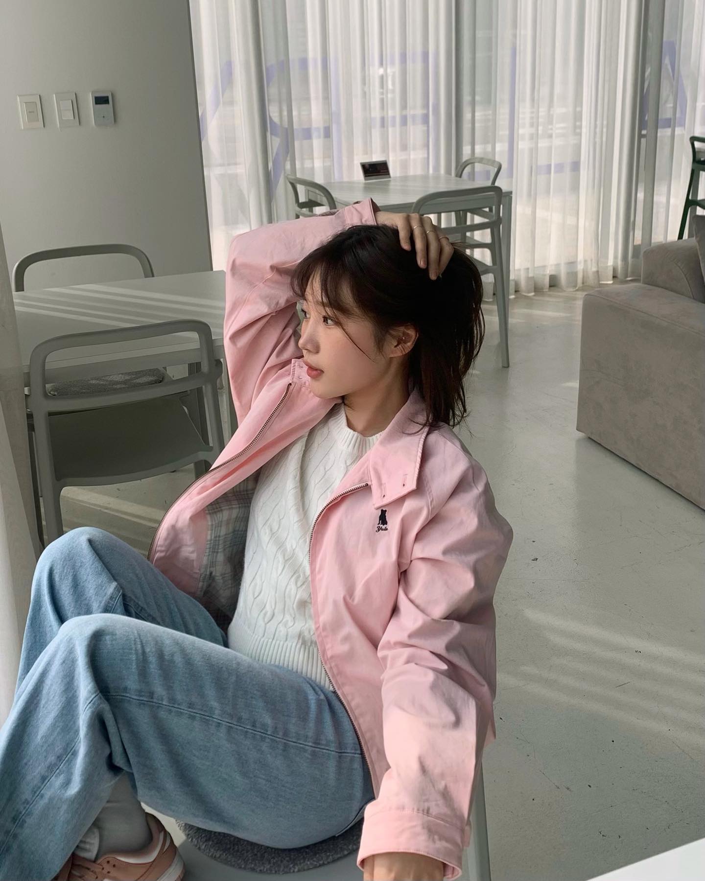 #협찬 
완전 봄에 화사하게 입기 좋은 핑크 블루종 나갑니댜🎀
안감도 핑크 체크 패턴으로 핑크 깔맞춤! 올마나 예쁘게요..?💕

#예일 #예일자켓 #블루종 #자켓 #헤링턴블루종 #블루종추천 #데일리룩 #캐주얼룩 #아우터추천 #봄코디 #무신사 #무신사스냅