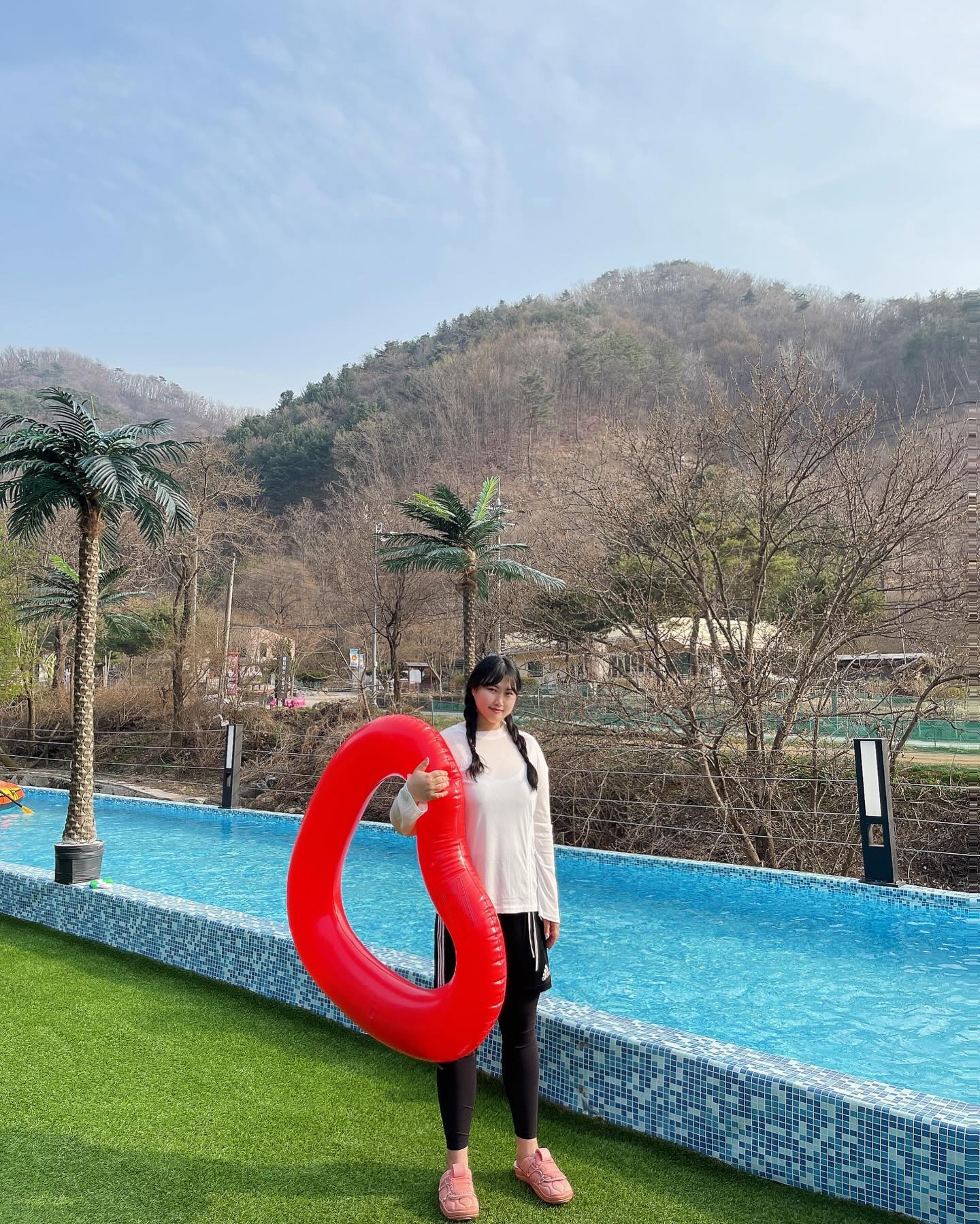즐거운 가평 풀빌라🤿💧
추워서 야외는 못놀고 실내에서만 세시간 헤엄치고 놀기🤿🤿
비성수기여도 최끔 가격은 이찌만 오로지 독채 풀빌라라서 조아따
-
#가평 #메타버스풀빌라 #풀빌라 #풀빌라펜션 #가평펜션추천 #hbd