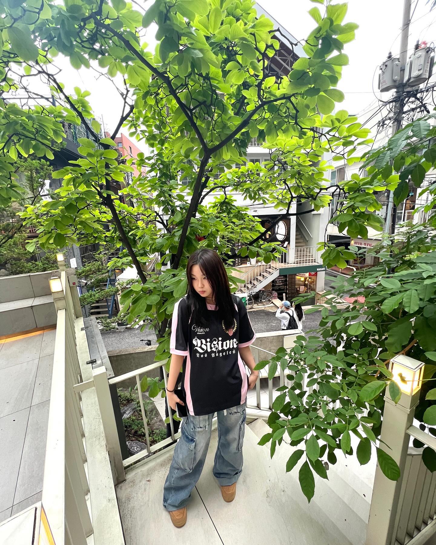 💬
.
.
#fyp #ootd #연남동 #오오티디 #와이드팬츠 #데님 #블록코어 #블록코어룩 #09 #dm문의 #like #flowers #feed #photo #look #fashion
