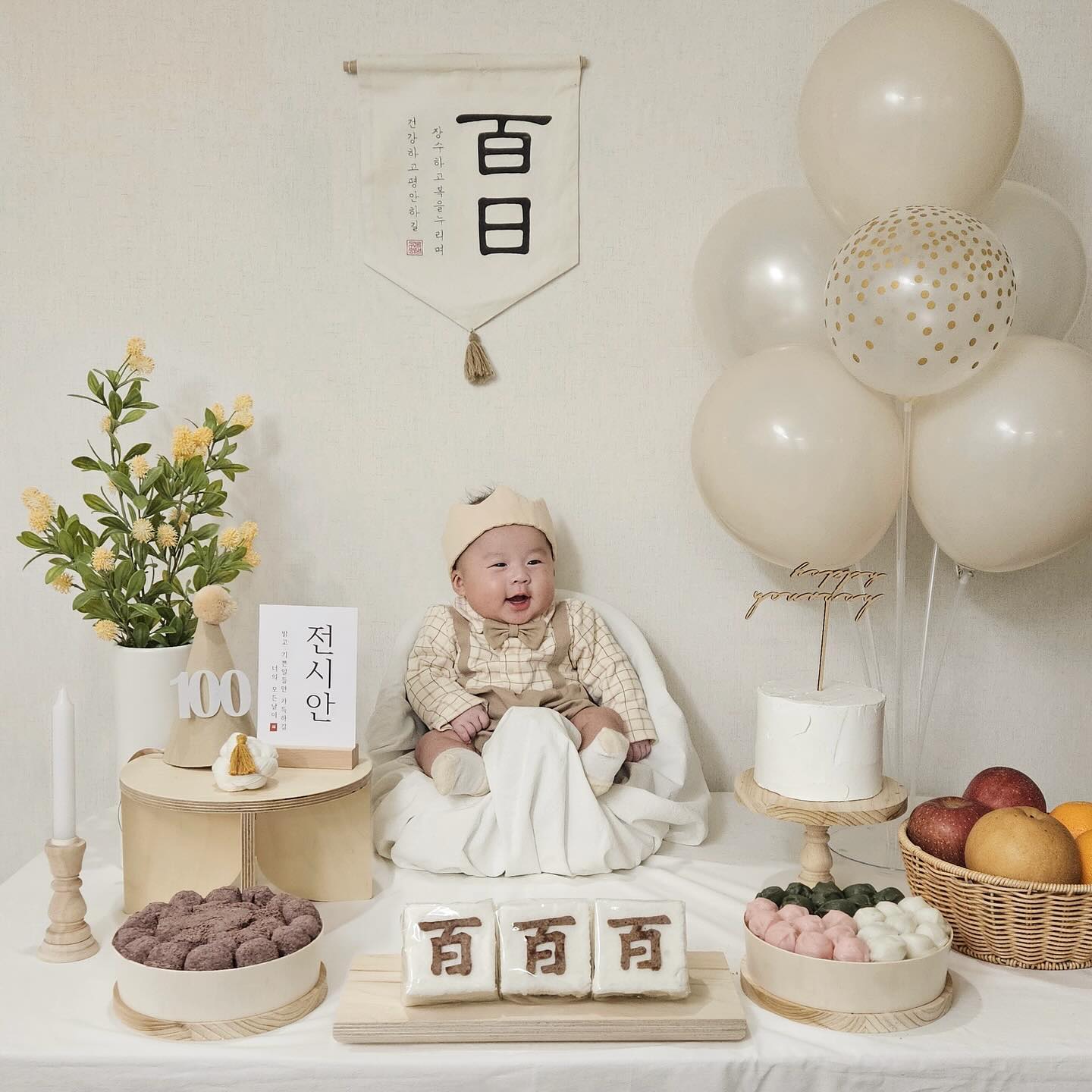 100𝚍𝚊𝚢𝚜
전시안 인생 100일♥ 
점점 매력둥이가 되어가는 우리집 2호
백일쯤되니 9시간 이상 통잠도 자주고 너무 고맙따
새벽 수유 안하는 엄마도 함께 통잠 ㅋ
앞으로도 잘 부탁해👶🏻
 
 
 
🏷️ 𝑇ℎ𝑎𝑛𝑘𝑠 𝑡𝑜 theseollemm_studio 
#백일상 #백일상대여 #백일상추천 #100일 #100일아기 #3개월아기
#아들맘 #형제맘 #육아일상 #육아소통 #육아템