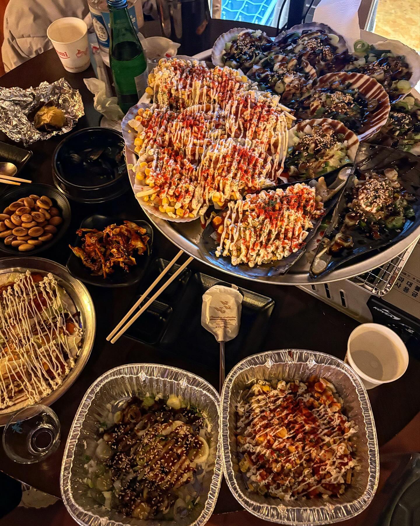 토핑이 아낌없이 가득 뿌려진 역대급 비쥬얼의 조개구이🦪🧡
우리의 간을 위해 밀크씨슬도 주시고~ 군고구마까지!!
나 조개구이 좋아했네?!?!

✔️반반조개구이(치즈조개, 파조개)