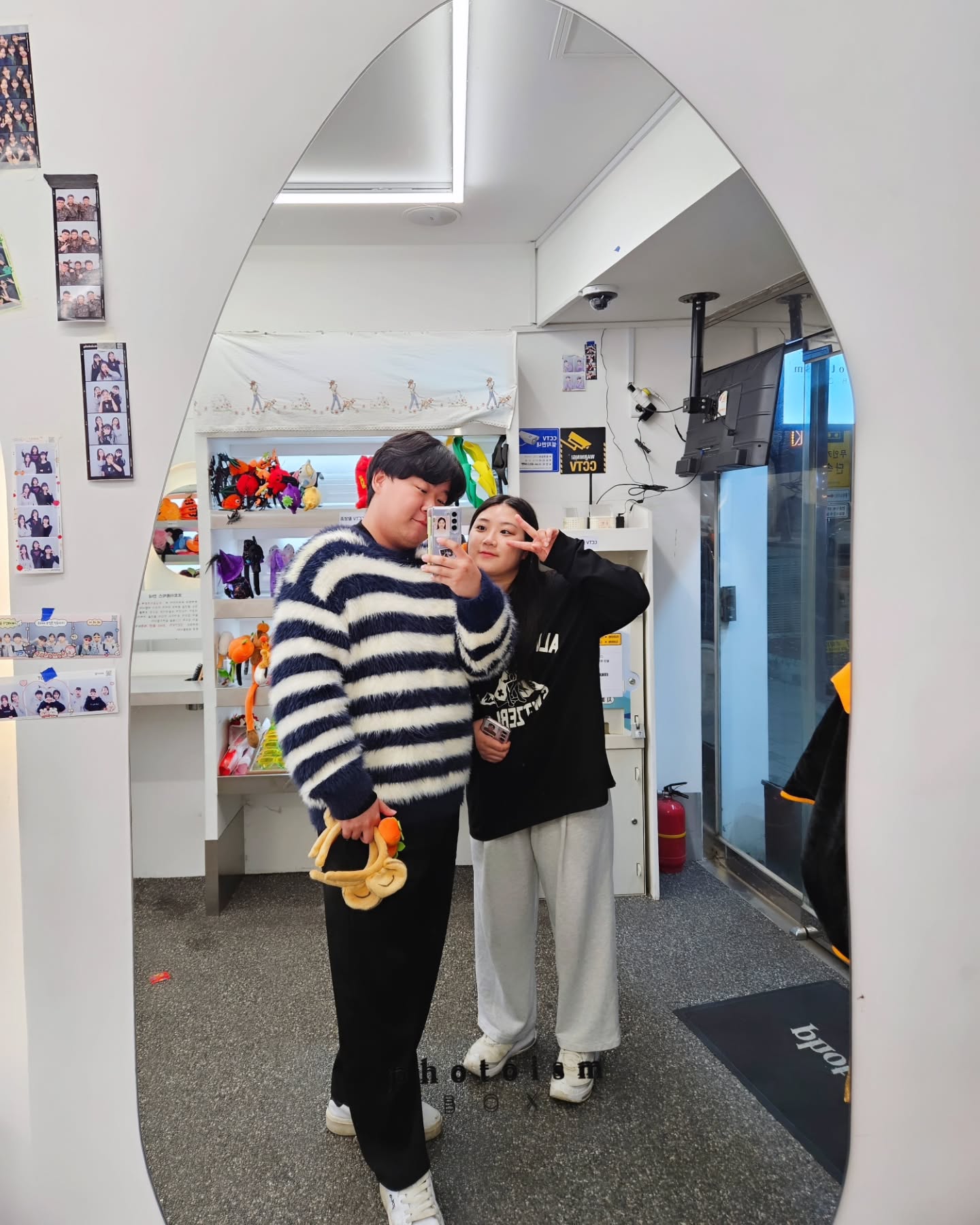 네컷 사진 찍으면 무조건 거울샷도 남기는 우리🫧

우리 11월에도 예쁘게 사랑하고 행복하자🥰

11월에도 행복하게 보내시구
감기 꼭 조심하세요🤧