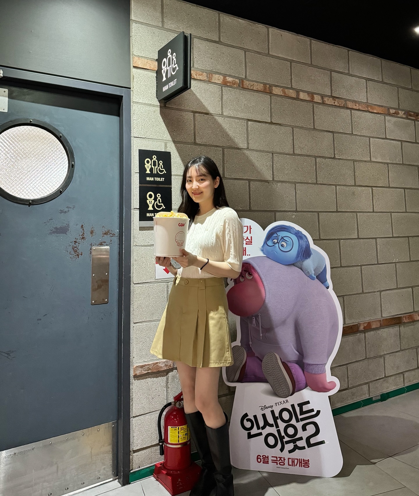 저기 서보라고해서 한껏 포즈 잡았는데
그곳이 화장실일때.jpg

인사이드 아웃2 보러온걸 꼭 남겨주고 싶은 짝궁ㅋㅋㅋ💗

#인사이드아웃#인사이드아웃2#cgv#영화관