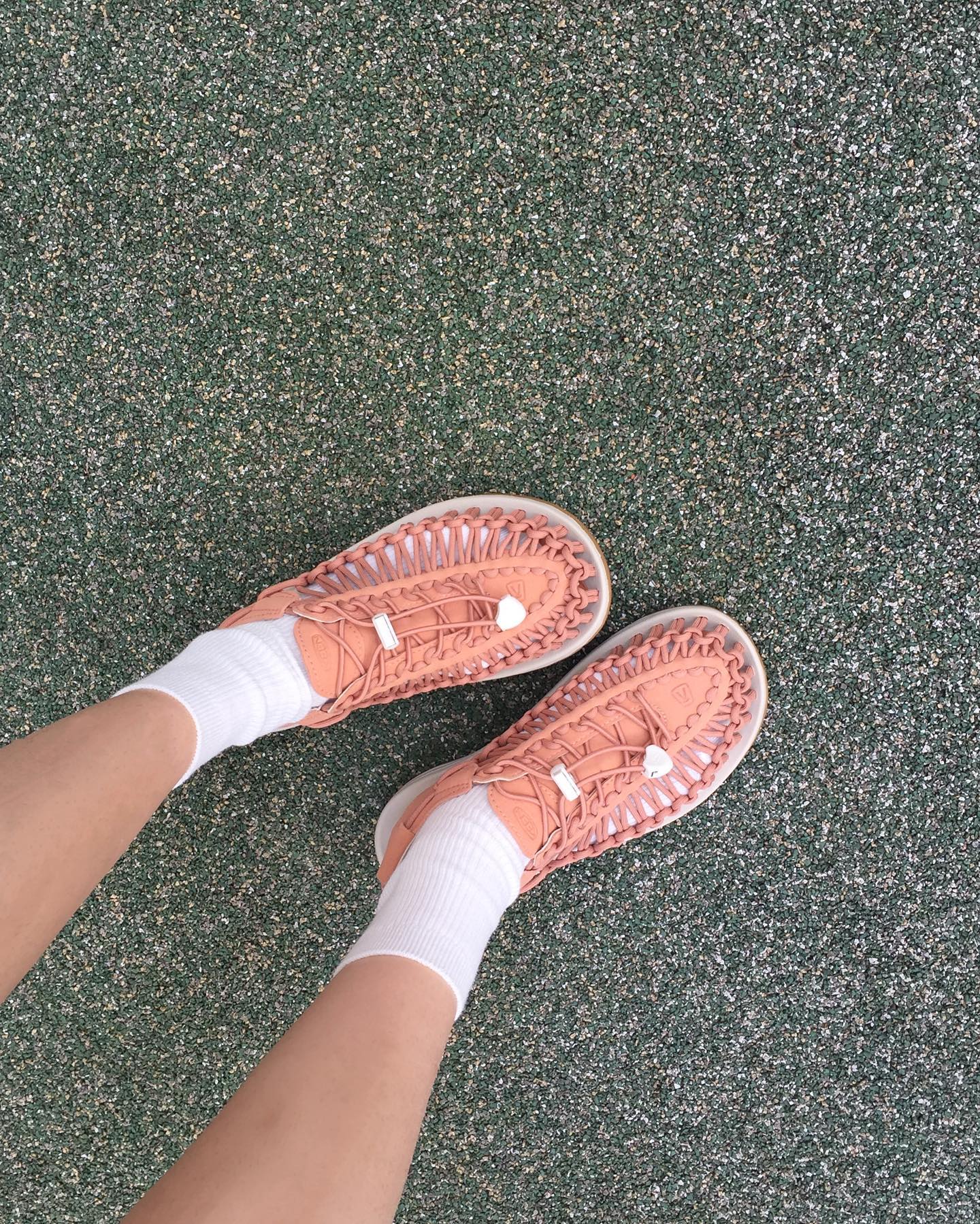 날씨가 너무 좋아서 낮이고 밤이고 신고 있는 ~ 🎀
.
.
.
#킨 #KEEN #킨신발 #킨샌들 #킨유니크 샌들코디 #여름샌들 
#KeenUneek #아이엠키너