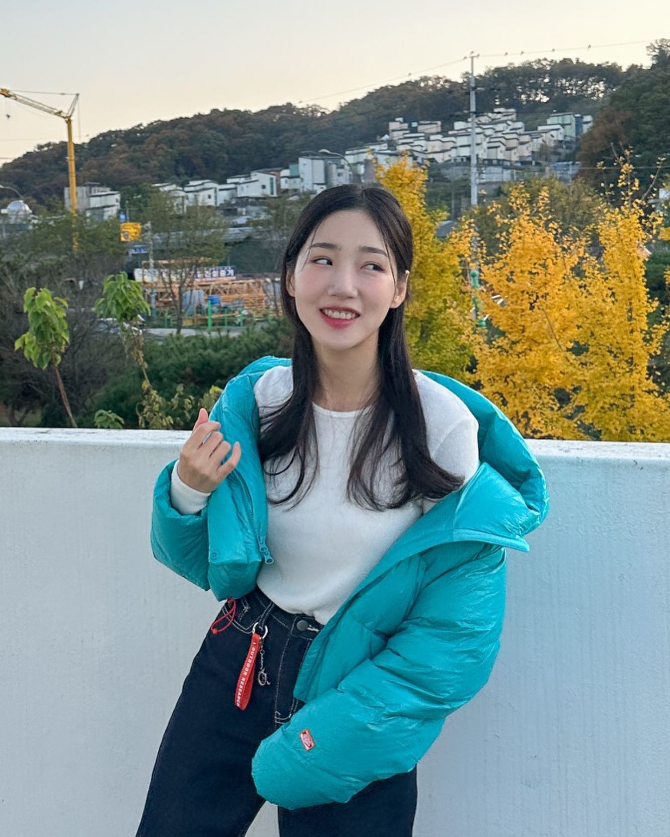 #광고 outdoorresearch_korea 

이렇게 러블리한 #겨울패딩 본 적 있냐구요 ~? 오버핏 + 크롭핏에 시선을 사로잡는 광택과 과감한 컬러로 귀여움 가득..👀 벌룬 머플러까지 매치하니 넘사벽 귀여움에 보온성까지 최고잖아 ! 오래 함께하자구 - 찡긋 😉

#겨울패딩추천 #컬러미오알 #아웃도어리서치 #koreanstyles