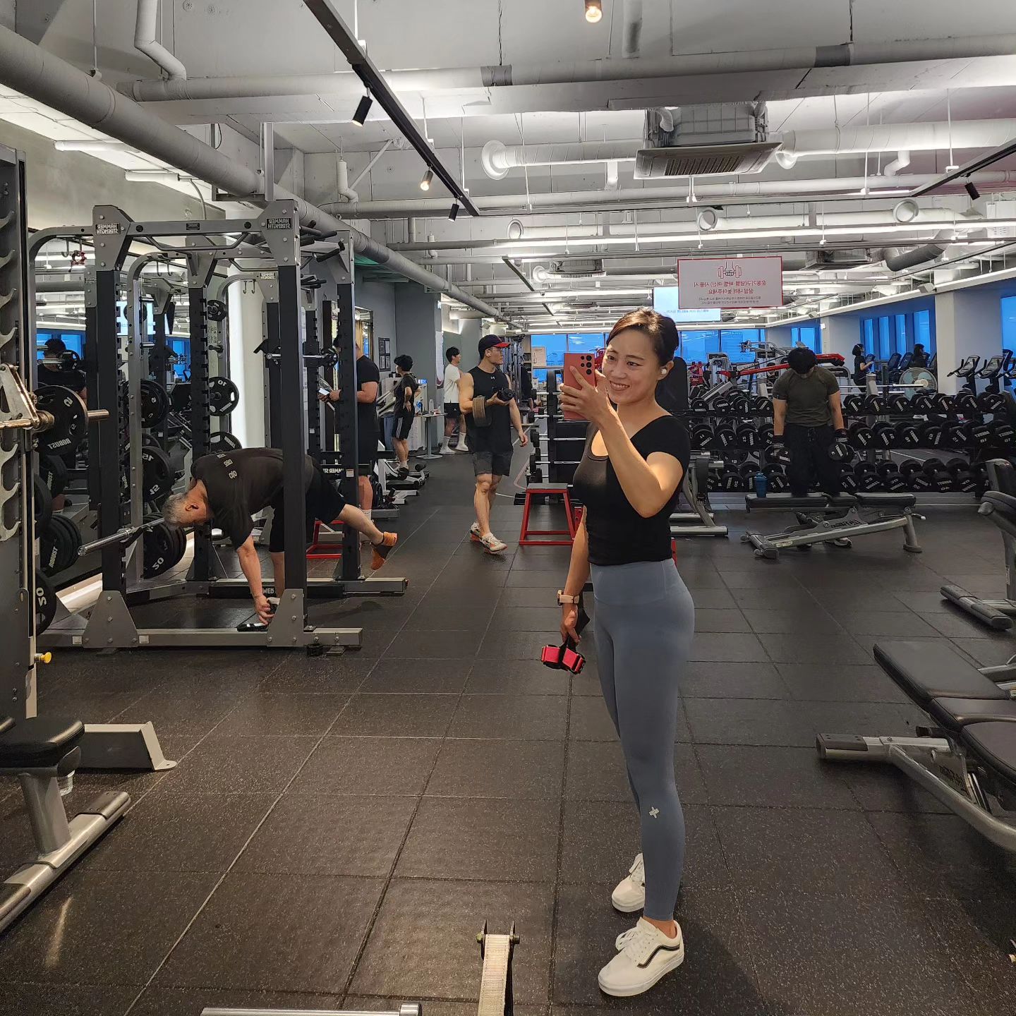 #오운완 오랜만에 센터출근🔥🏋‍♀️ 등 쫘쫘 땡기고.
.
.
.
#등운동 #데드리프트 #시티드로우 #랫플다운 #원암덤벨로우 #유산소 10분ㅋㅋㅋ 10분🤣 자전거타고 집 갈거니까 😏