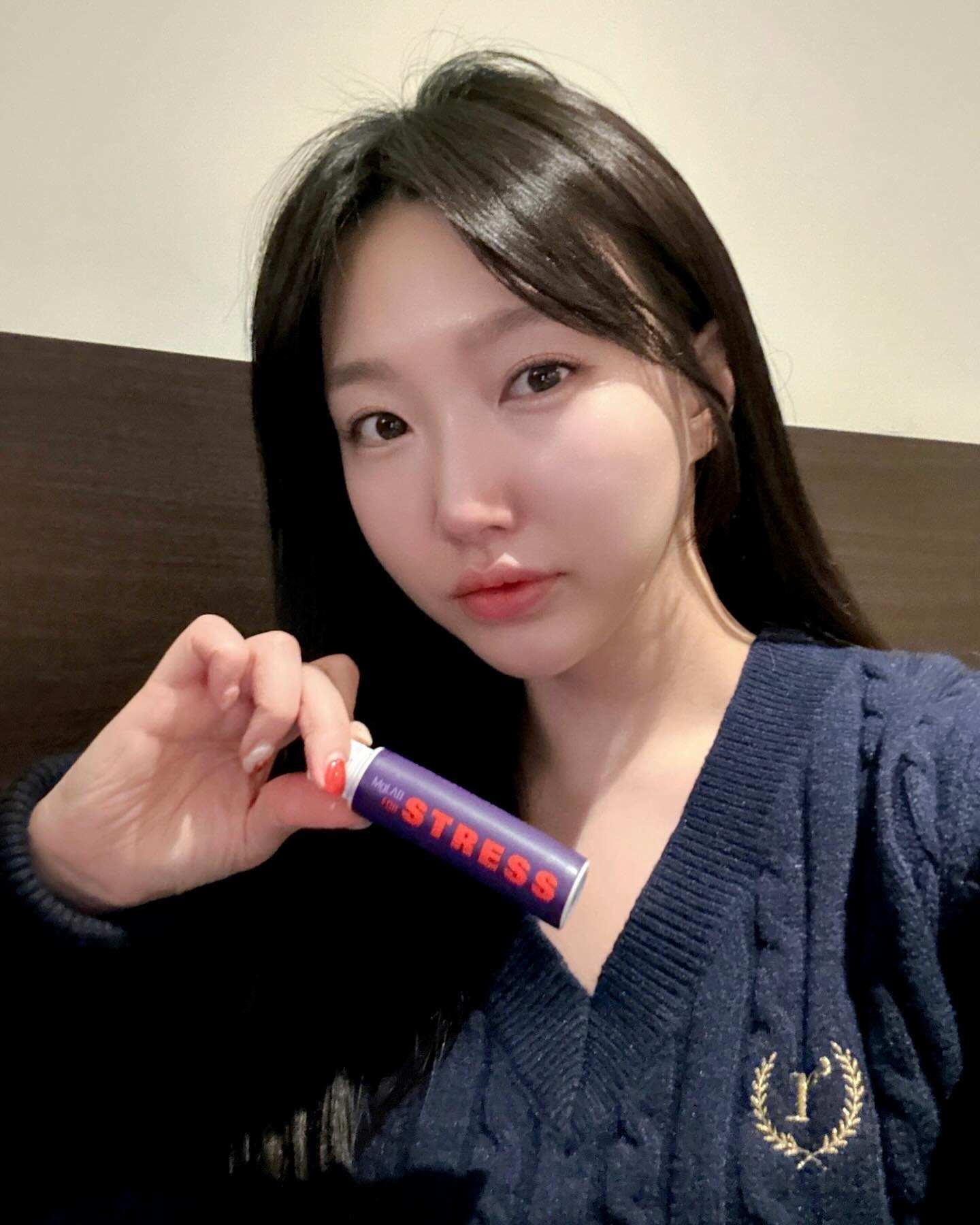 #협찬 mglab.official
우리 몸에서 4번째로 많은 양을 차지하는 마그네슘
신경을 안정시키고 근육 긴장을 이완시키는 작용을 해서 잠도 
푹 자게 해주는 고마운 영양성분이라 매일 챙겨주고 있어요.

요즘 챙겨먹는 키 마그네슘! 마그랩❤️
액상 앰플타입이라 흡수율도 좋고 먹기도 간편해요! 
허니자몽맛이라 그냥 먹어도 맛있고 
탄산수에 타서 음료수처럼 마셔도 좋았어요

요즘 스트레스 많이 받아서 지쳐있는데 
스트레스로 인한 피로개선에 도움을 주는 
홍경천추출물이 들어있데서 1일 1병 하는중!

수능 얼마 안남아서 수험생들 선물로 줘도 좋겠다 싶었어요
활력비타민 B군 3종이 1일 영양성분 기준치 대비 
100% 들어있어 한병으로도 든든해💪🏻
 
✔️지금 올리브영 온/오프라인에서 기획세트를 구매하면 
샤이니 키 포카가 들어있다고 하니까 키처럼 생기 뿜뿜 해지러 
가보자구여! 마그랩 잘 챙겨먹고 스트레스 좀비에서 벗어나리라
 
 

#마그랩 #동화약품_건강기능식품 #마그네슘 #포스트레스 
#액상마그네슘 #마그네슘추천 #마시는마그네슘 
#올리브영건강기능식품 #마그네슘건강기능식품 
#맛있는건강기능식품 #마시는마그네슘 #스트레스영양제 
#마그네슘영양제 #건강기능식품선물추천 #수험생건강기능식품
#직장인건강기능식품 #동화약품 #마그랩포스트레스