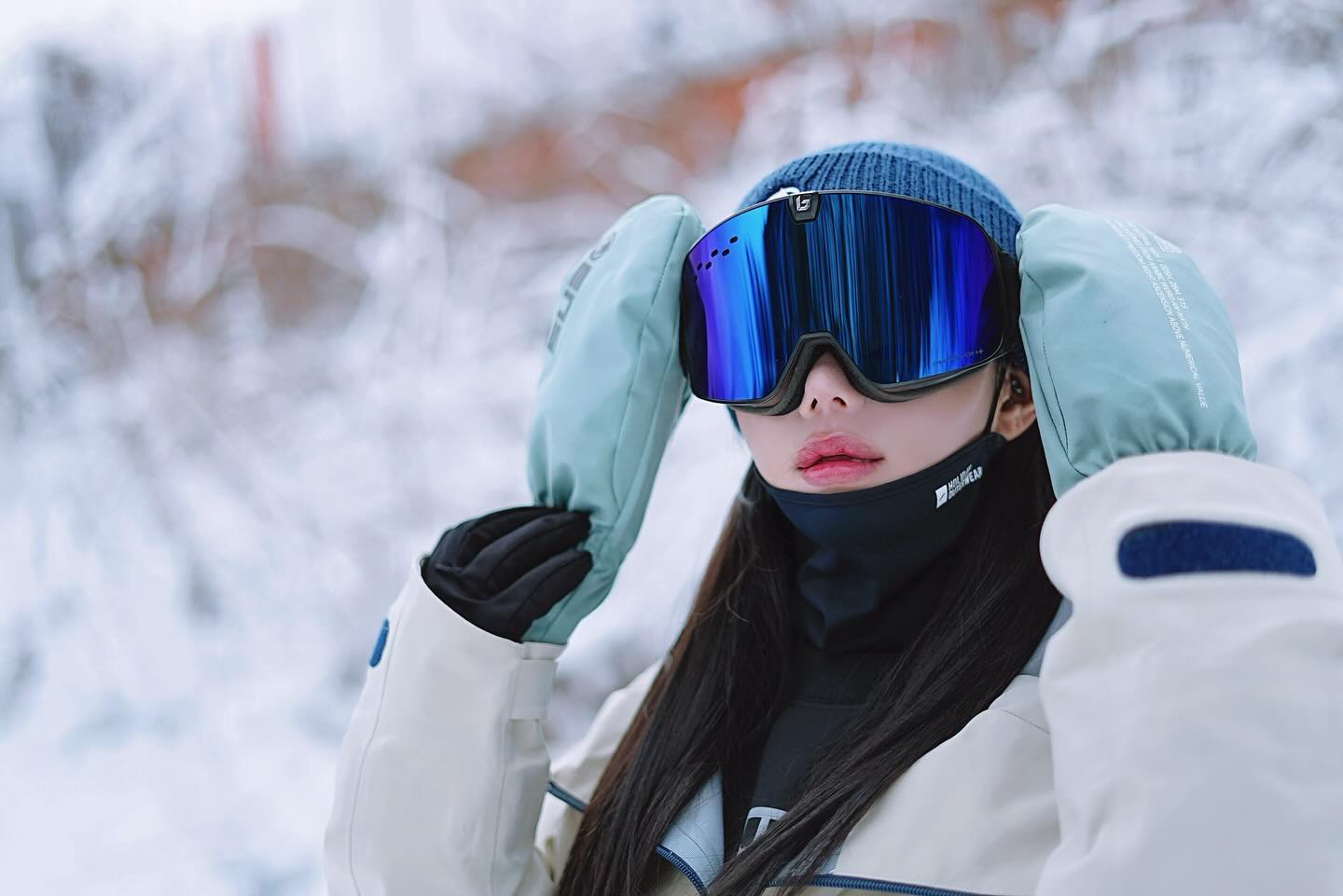 길을 잃은 장갑씨
어디로 가야하죠 아저씨🙄🧤

elnath_official 
zionsnowboard 
bollekorea 
phoenixhnr_travel 
phoenixhnr 

#휘닉스파크 #앰버서더 #엘나스 #보드복 
#장갑 #볼레 #고글 #bolle #꽃보더