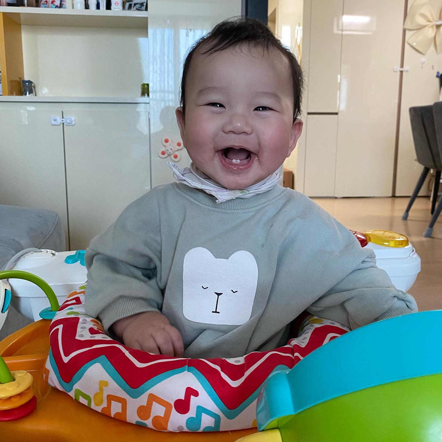 우리 거니 머리스타일 모히칸 어떤데
ㅋㅋㅋㅋㅋㅋㅋㅋㅋㅋㅋ
더이상 안나네??????????
그래도 귀여움이 다했지요?🫶🏻
#아기모히칸 #귀여움장착 #쏘세요