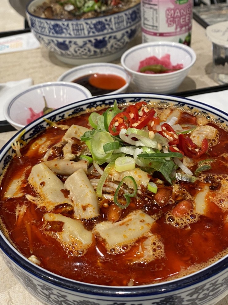 연예인도 줄서는 곱창쌀국수 맛집 방문 <땀땀> 한남