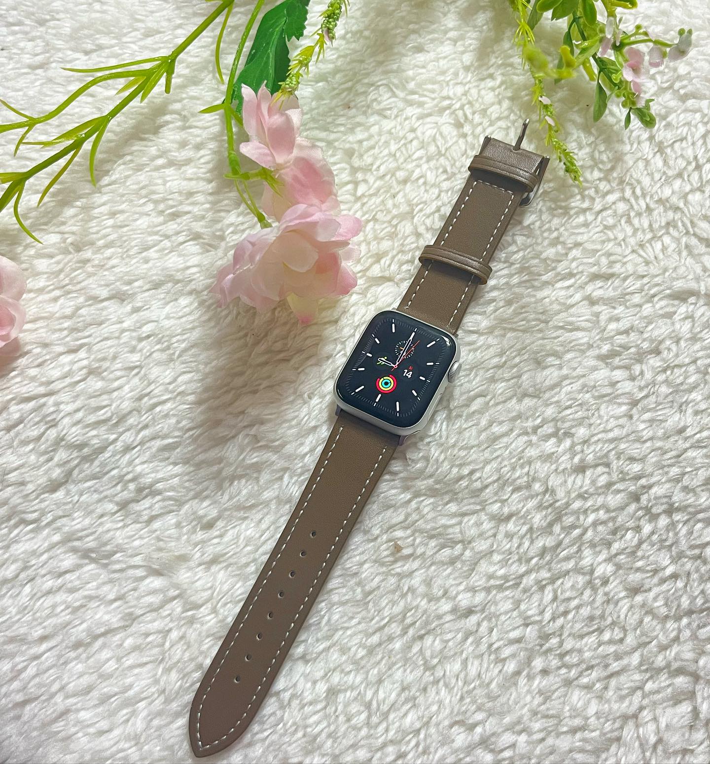 _#제품제공
평소에 Apple Watch⌚️ 
즐겨쓰는 나는 오랜만에 또 줄질을 했습니다♥️🫶

애플워치9가죽스트랩⌚️
아이티스타일 스마트스토어에서 구매했습니다👍

책상은 요즘 유행하는 에코프로 구매했는데, 
너무 붙이나 보이고 이뻐서 
요즘 데일리로 착용 중입니다💖😀

이 색상이 이외에도 다른 
색상 다양하게 있으니 아래 링크를 통해서 둘러 보세요😄🫶

깜찍한 색상이 아주 많아서 
구경하는 재미가 쏠쏠합니다😄🫶

게다가 퀄리티까지 좋아요

⤵️구매링크⤵️
https://m.smartstore.naver.com/eroommarket/products/9255385667

#애플워치9가죽스트랩 #애플워치9밴드 #애플워치9스트랩 #애플워치스트랩추천