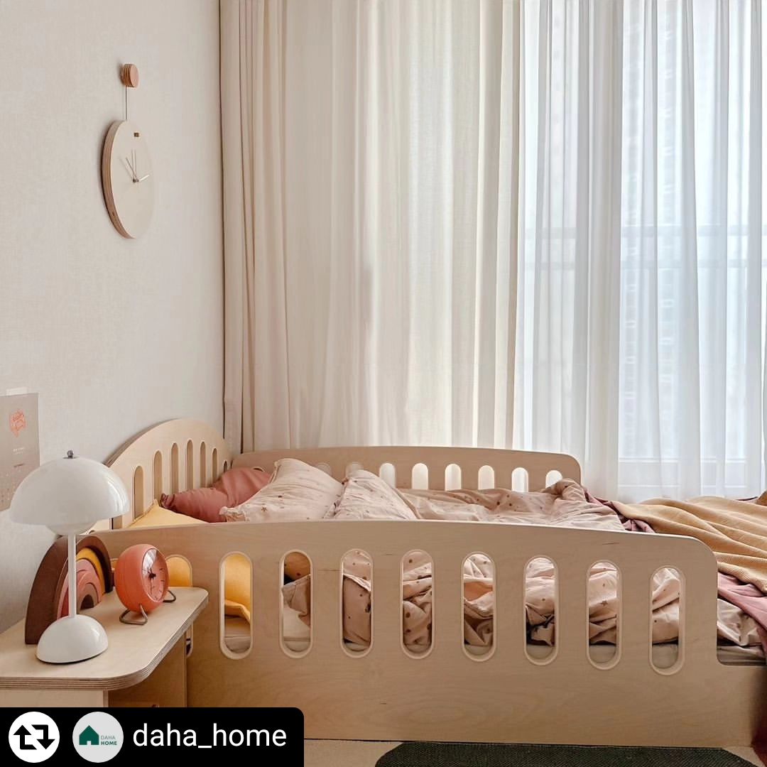 #리그램 - daha_home by get_regrammer
다하홈 
저상형 수퍼싱글침대
특가및 이벤트 안내

특가는 매월 지속예정입니다.
(일부라인은 특가 변동될 수 있어요)

●구매후기이벤트●
아이라인 : 가드책꽂이 기본증정 및 후기 풋보드책장 이벤트 진행중
에이라인,디라인,엠라인 : 후기이벤트 사이드테이블 증정

#다하홈 #엠라인 #에이라인 #아이라인 #디라인 #얼집가방보관함 #저상형침대 #매트리스 #수퍼싱글침대 #슈퍼싱글침대 #침대프레임 #현관벤치 #키즈침대 #회전책장 #국민침대 #국민책장 #아기침대 #아기가구 #아이침대 #아이가구 #유아침대 #어린이침대 #아이방 #아이방꾸미기 #아이방인테리어 #인테리어 #자작나무침대 #원목침대