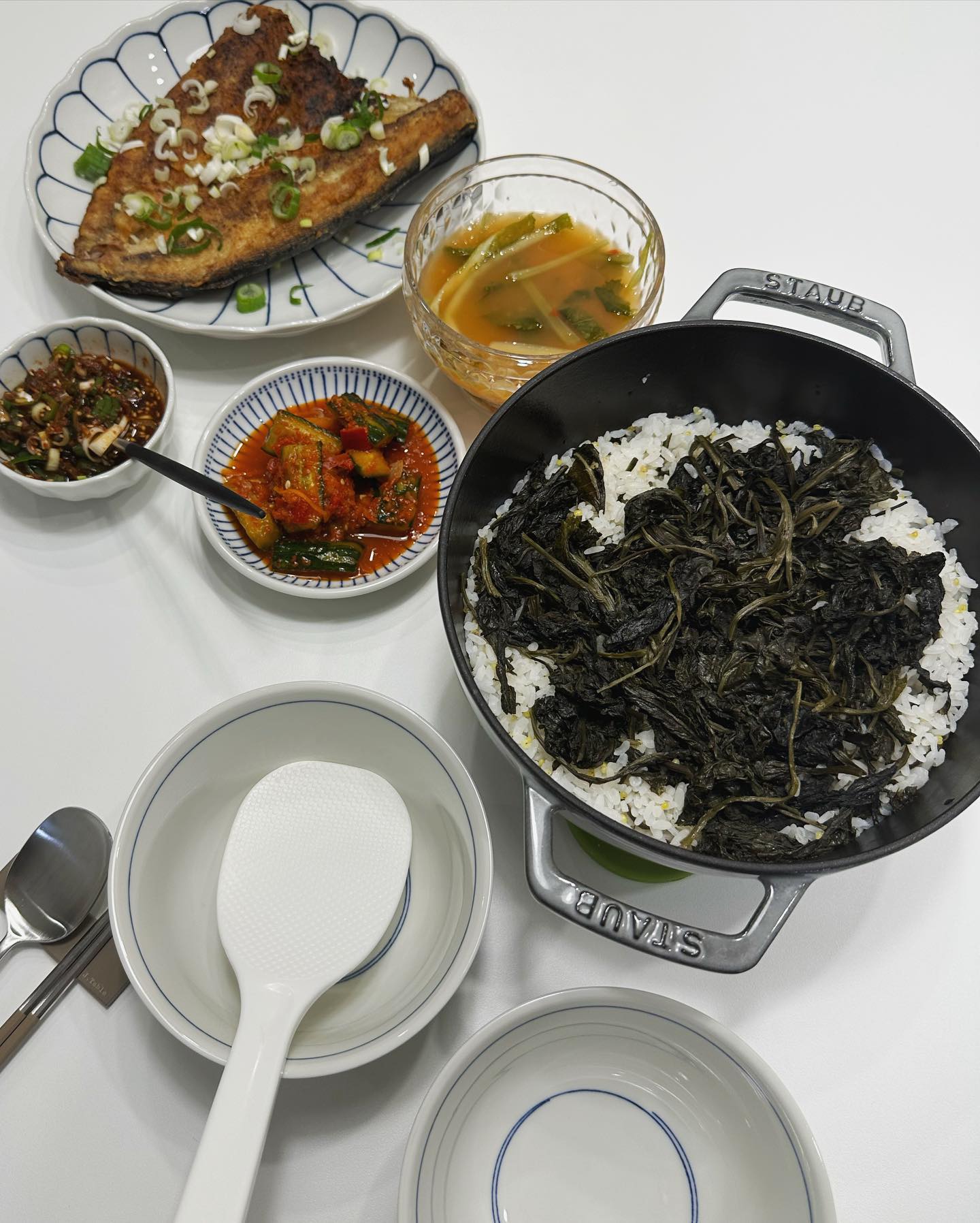 곤드레나물밥과 고등어구이
차린건 없지만 맛나게 먹은 밥상🍚
오늘도 잘 먹었습니다 

#신혼#새댁#저녁밥상#곤드레나물밥#고등어구이#일상#선팔#맞팔#소통