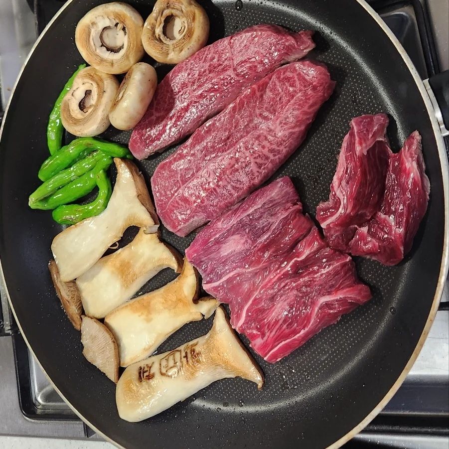#협찬  천호동 한우맛집 굽은다리역 황제한우정육식당 포장하면 할인도 해주네요!!
집에서 한우구이 맛있게
정성으로 구워서 가족과 함께 먹으니 더욱 꿀맛이군요!!

천호동 강동 한우회식엔 역시 황제한우정육식당이 최고네요!!
매장에 와인도 다양하게 갖추어서 판매하고 있어요!!

한우스테이크와 와인 한잔 
맛있게 또 먹고 싶네요^^
매일 양질의 한우 구이 단백질 챙겨먹고 싶어라!!
 #천호동소고기#천호동회식#천호동데이트#강동구데이트#한우맛집#한우맛집추천#서울한우맛집#배달한우#서울강동구맛집#천호동맛집추천