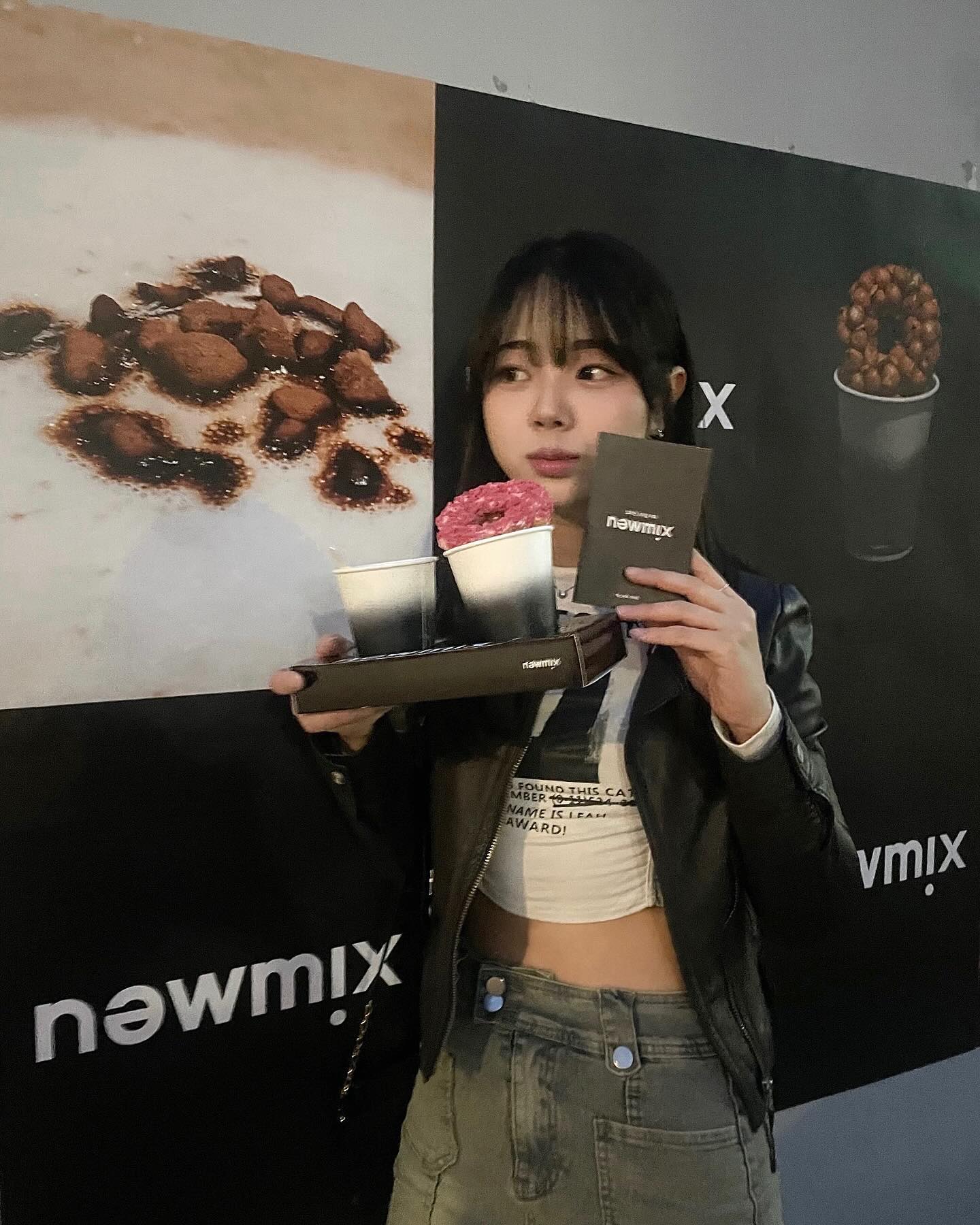 #광고 newmixcoffee.kr 🥨

성수동에 새롭게 오픈한 믹스커피를 재해석한 가장 한국다운 커피!☕️
패키지가 고급스럽지만 합리적인 가격으로 가족, 지인들에게 선물하기 좋은 커피에요🤭
제품은 성수점에서만 구매 가능하다고 해요!
달달하고 고소한 커피라서 누구나 좋아할 맛이라 선물용으로도 최고🫶🏻
.
.
.
#뉴믹스 #뉴믹스커피 #newmixcoffee #성수카페 #성수동카페 #서울카페 #성수동카페추천#seoulcafe #koreadessert #koreacafe #koreatravel