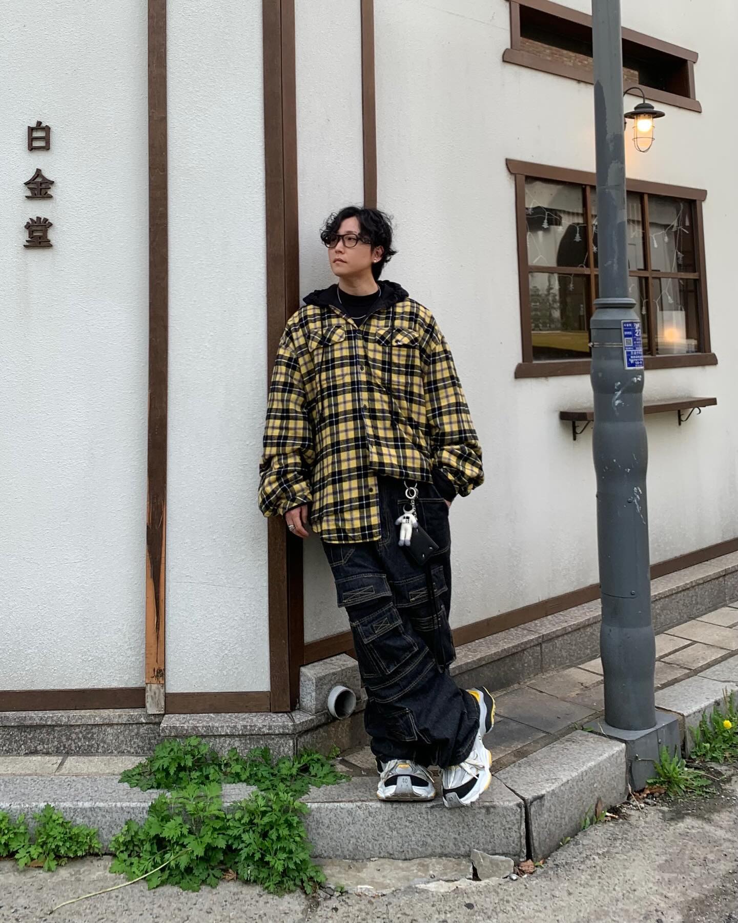 데님에 카고면 말다했지🔥
.
.
.
👕 Top : project__gr 
👖 Bottom : roaringrad 
👟 Shoes : balenciaga