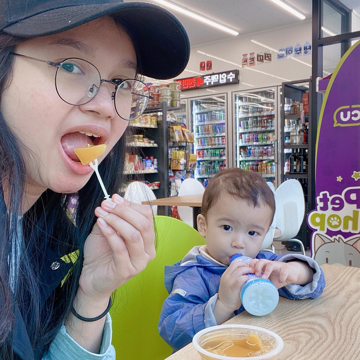 우리 좋았잖아…
네가 좋아하는 음료수도 사줬잖아…ㅜㅜ
 
 
편의점 데이트가 결국
눈물바다로 끝이 났어요 💦

기분 좋게 하원하고
편의점에서 음료수랑 과일도 먹고
집에 가는 길에 뿌엥 ㅜㅜ
 
 
_
#아기랑편의점데이트 #21개월아기 #소띠아기 #소띠맘 #하원길
