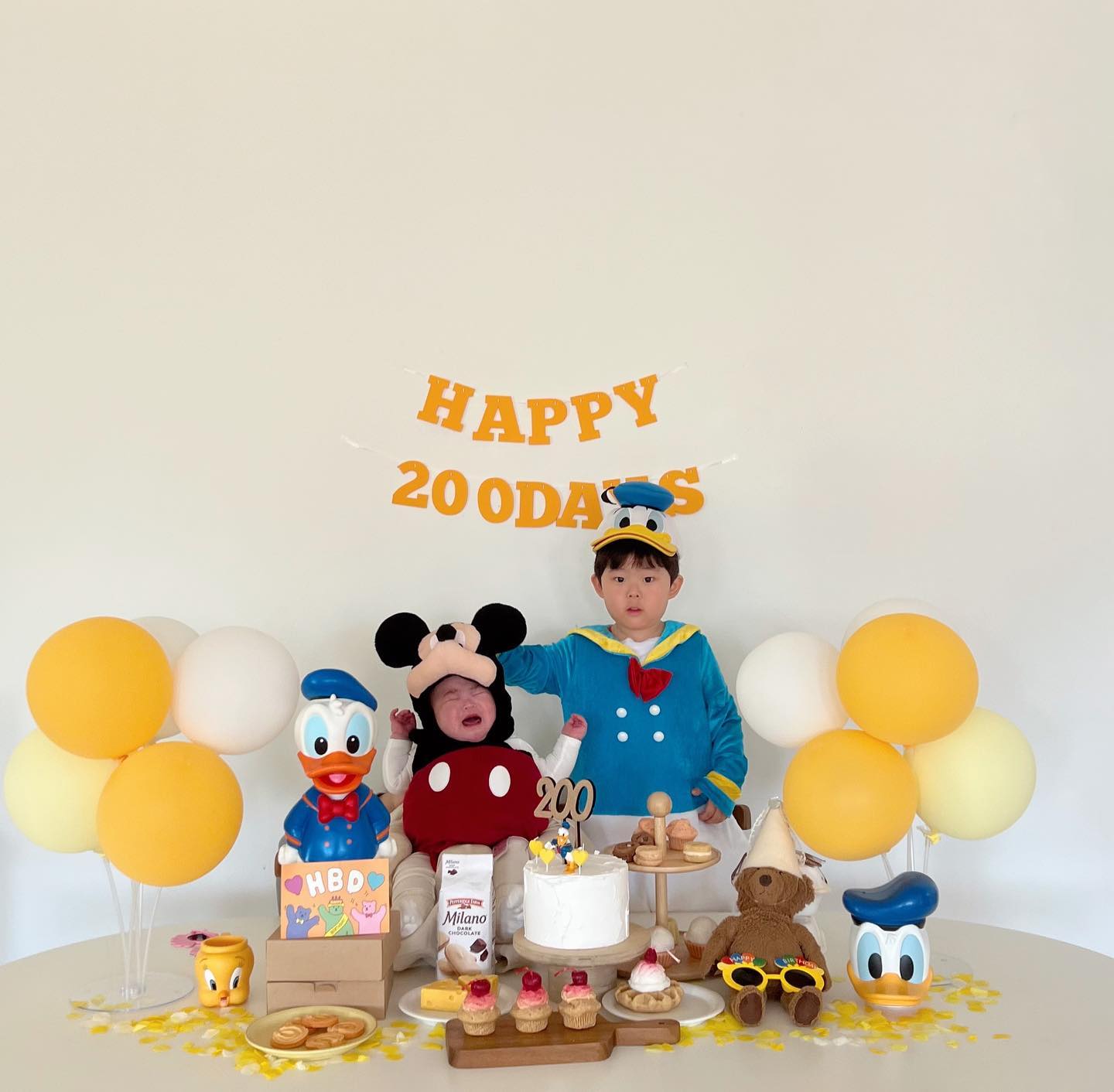 ෆ 

우리애기 200일 ෆ 

열심히 크니라 수고했어 우리아가
앞으로도 더 건강하게 이쁘게 커죠🫶🏻

#나너무수고했다👏🏻 
#흑토끼띠아기 
#200일아기 
#200일셀프촬영
#누굴위한사진인가