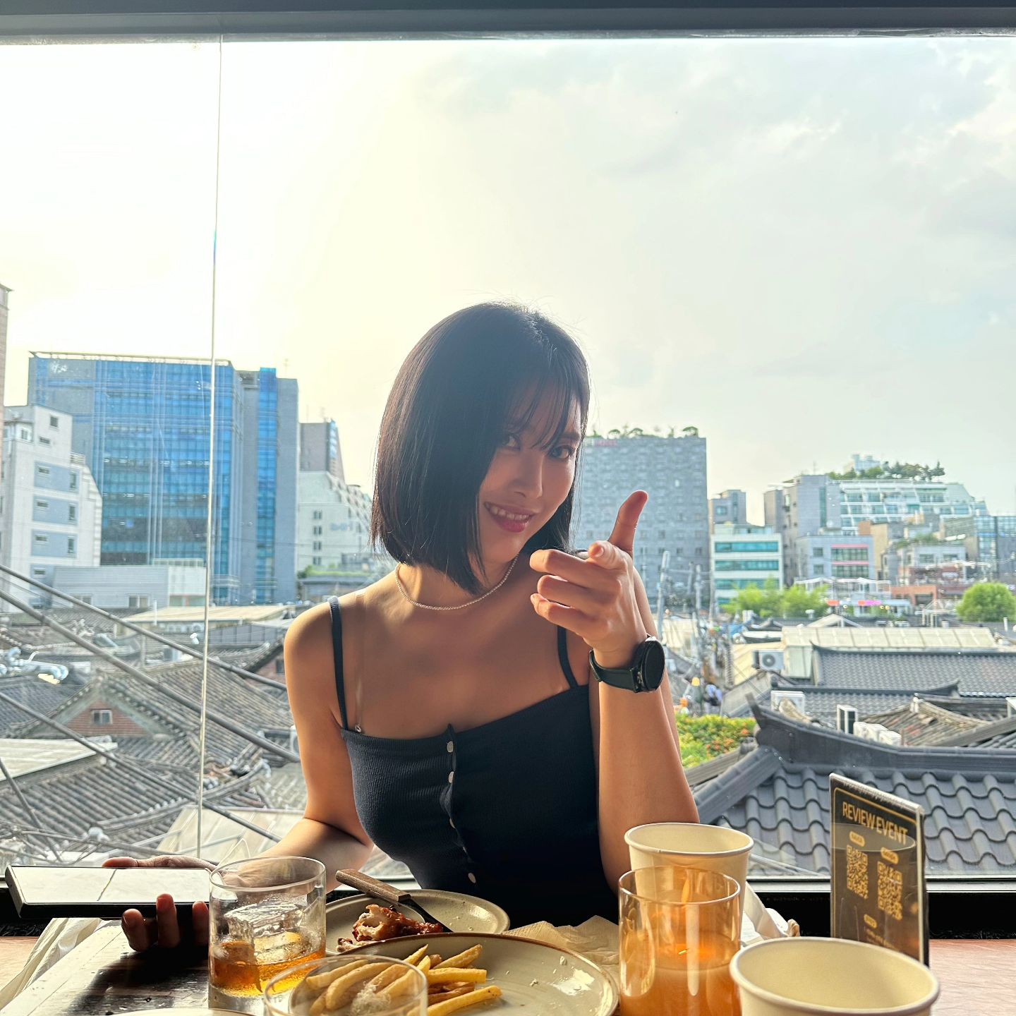 다들 명절 잘 보내셨나요?😘
.
가게 lumiere_yj 가 너무 바빠서 피곤하고 힘들었지만
오랜만에 찾아온 친구들 지인들 덕에 넘 행복했어요🫶
.
저는 다음주에 여동생 jhn0313 이랑 떠납니다아아아~!!!! 🛫