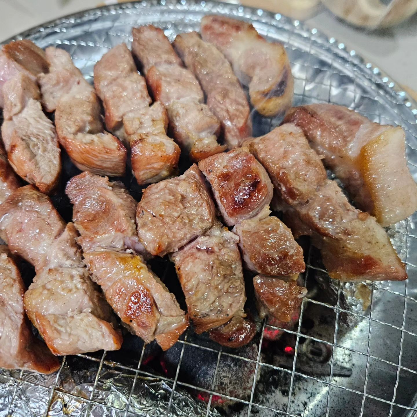 #협찬
간편하게 사용 가능하고 사용 후 처리까지 간편한 #바베큐그릴 

캠핑장갈때 그릴챙겨가는게 은~~~근 짐이 커요~~😭
아시죠~~? 부피차지 큰데~? 바베큐구이는 먹고싶은데 요거 추천드려요👍#캠딕

이렇게 쪼끄만한데 화력🔥좋고 불맛가득하니 고기맛도 좋아요😋

네이버에서 구매 후 포토후기 작성시 :
 ㄴ네이버포인트 5,000원 적립
네이버 스토어 : 
https://smartstore.naver.com/home_cleaning/products/9073307462
쿠팡에서 주문시 포토후기 작성시 : 스타벅스 커피쿠폰 증정 이벤트 
　ㄴ 쿠팡 주문 링크 : https://zrr.kr/tiUB
#캠프닉 #숯불구이 #직화구이 #낚시 #캠핑그릴 #간편하게 #손쉽게