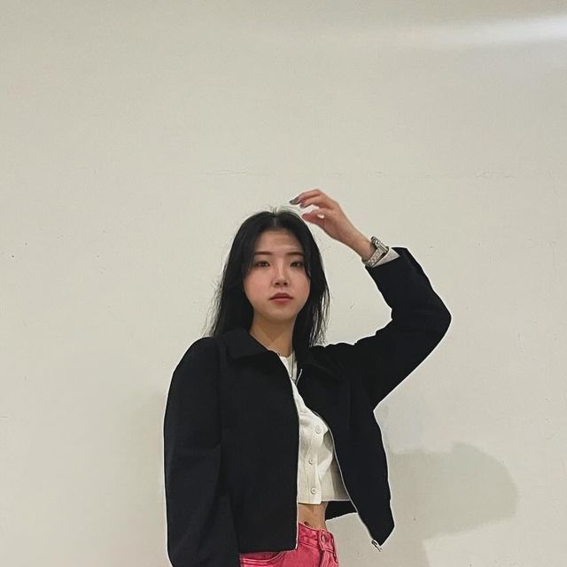 ෆ 수현 ෆ on Instagram: "#협찬 @mixxo_korea 다가올 봄, 미쏘 아우터 추천🌿 제품: 블루종 점퍼_MIWJJE31PG 색상: 블랙✔️, 다크 그레이, 베이지 사이즈: 90, 95✔️, 100 예쁜 세미크롭 기장에 딱 떨어